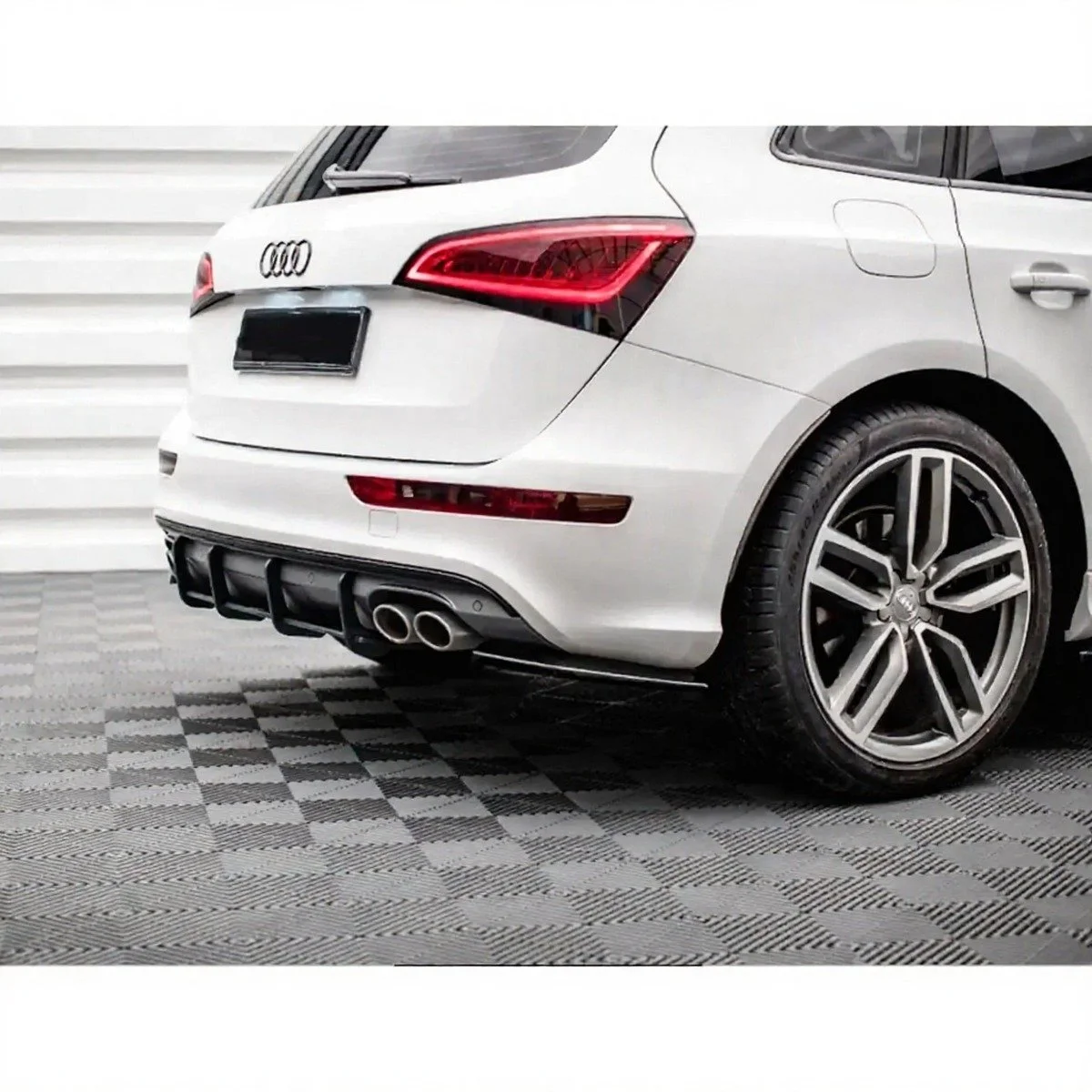 maxton-gloss-black-rear-spats-for-audi-sq5-8r-2012-2017-2.jpg