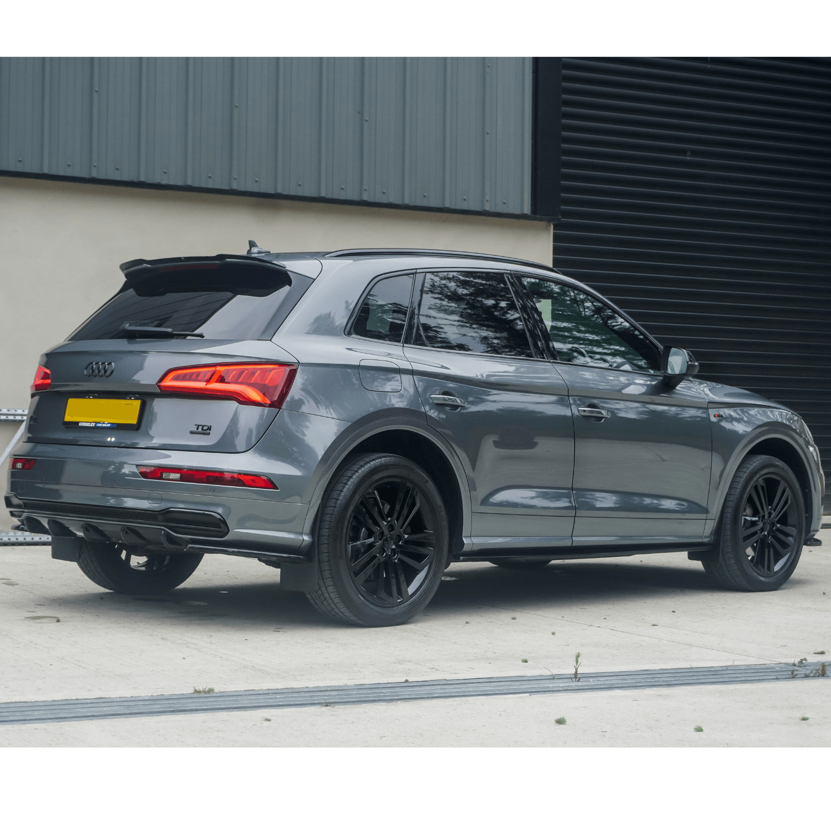 gloss-black-rear-spats-for-audi-q5-mk2-2017-2020-s-line-sq5-2.png