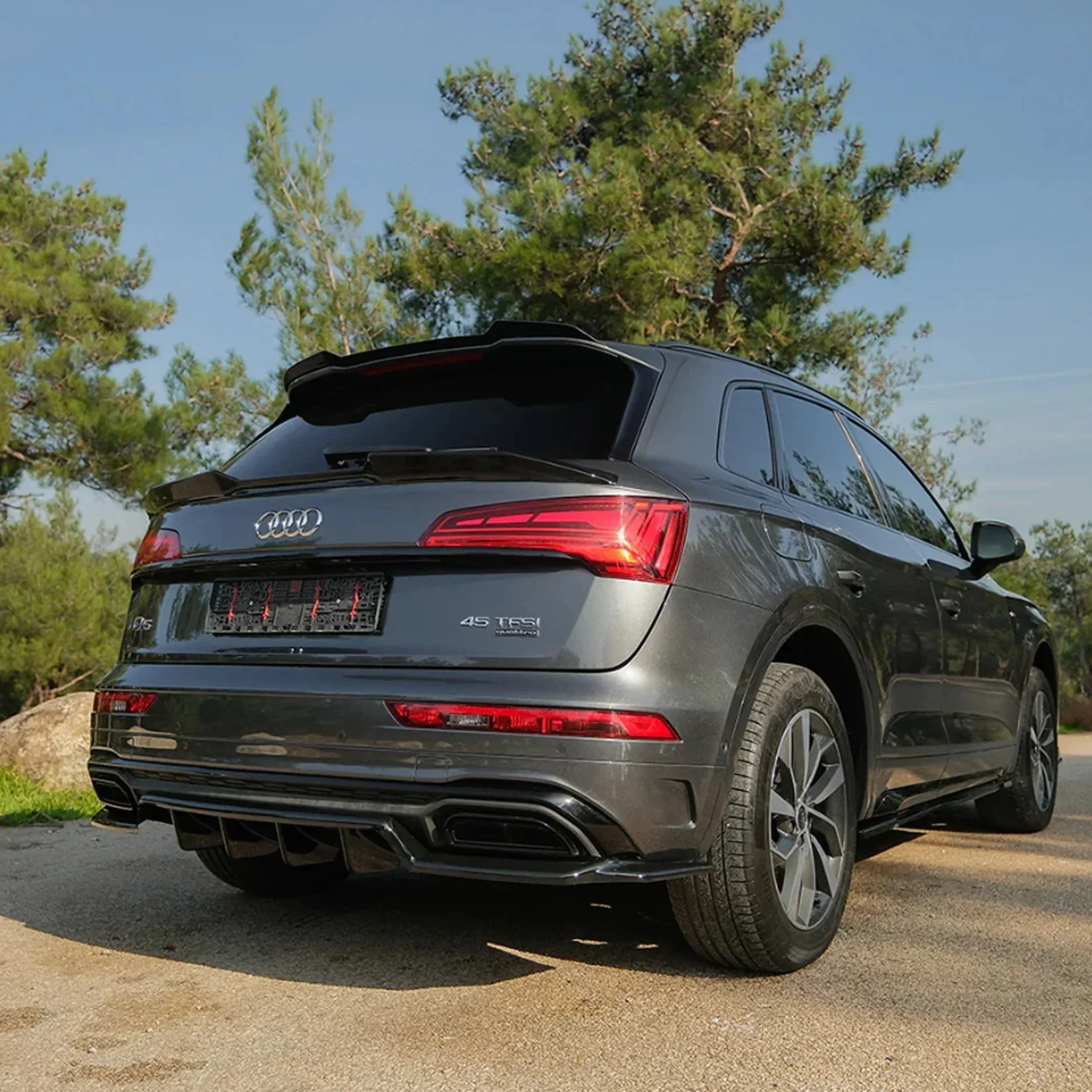 gloss-black-rear-spoiler-for-audi-q5-mk2-2020-2024-s-line-1.webp