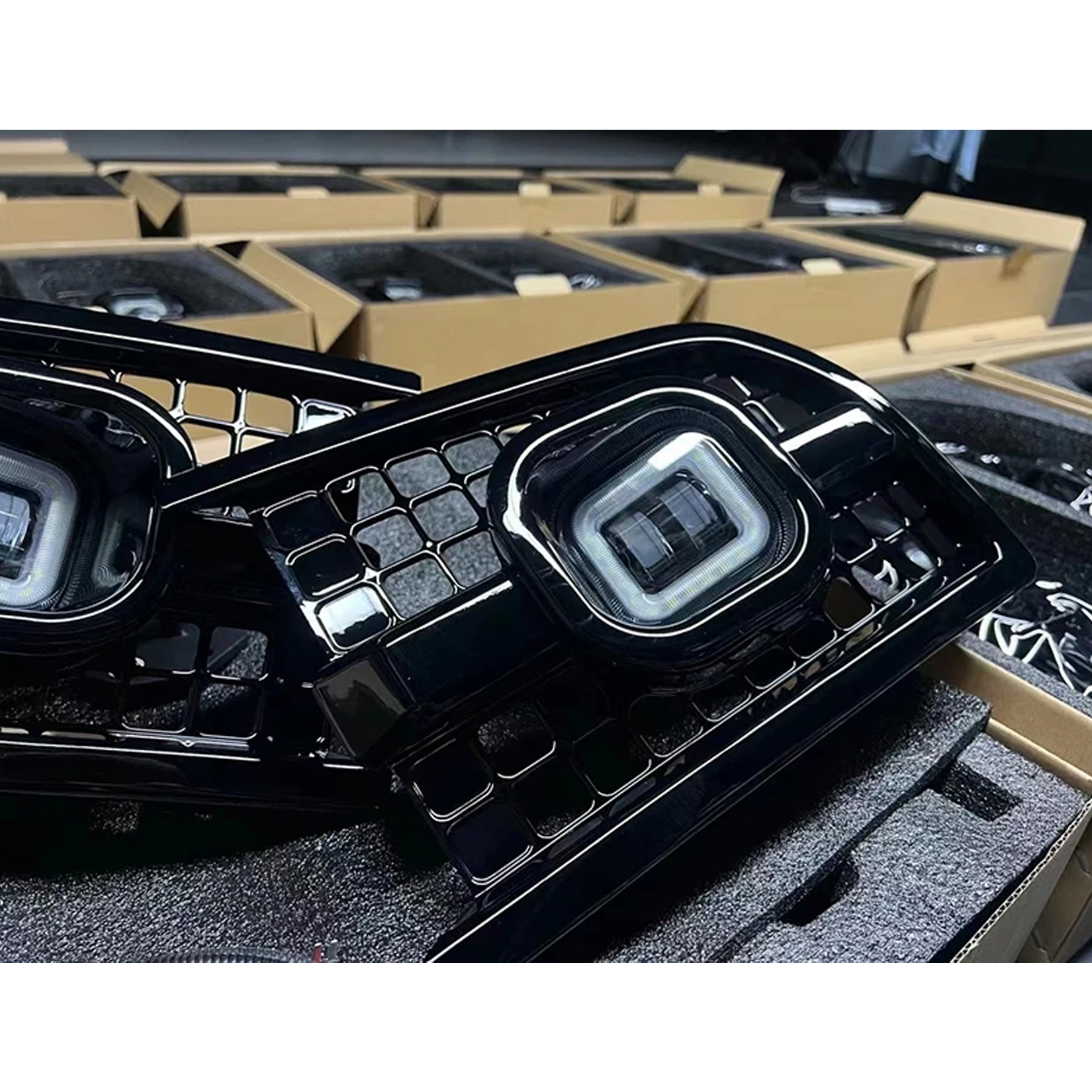 gloss-black-led-drl-upgrade-fog-lights-for-land-rover-defender-l663-2020-2.png
