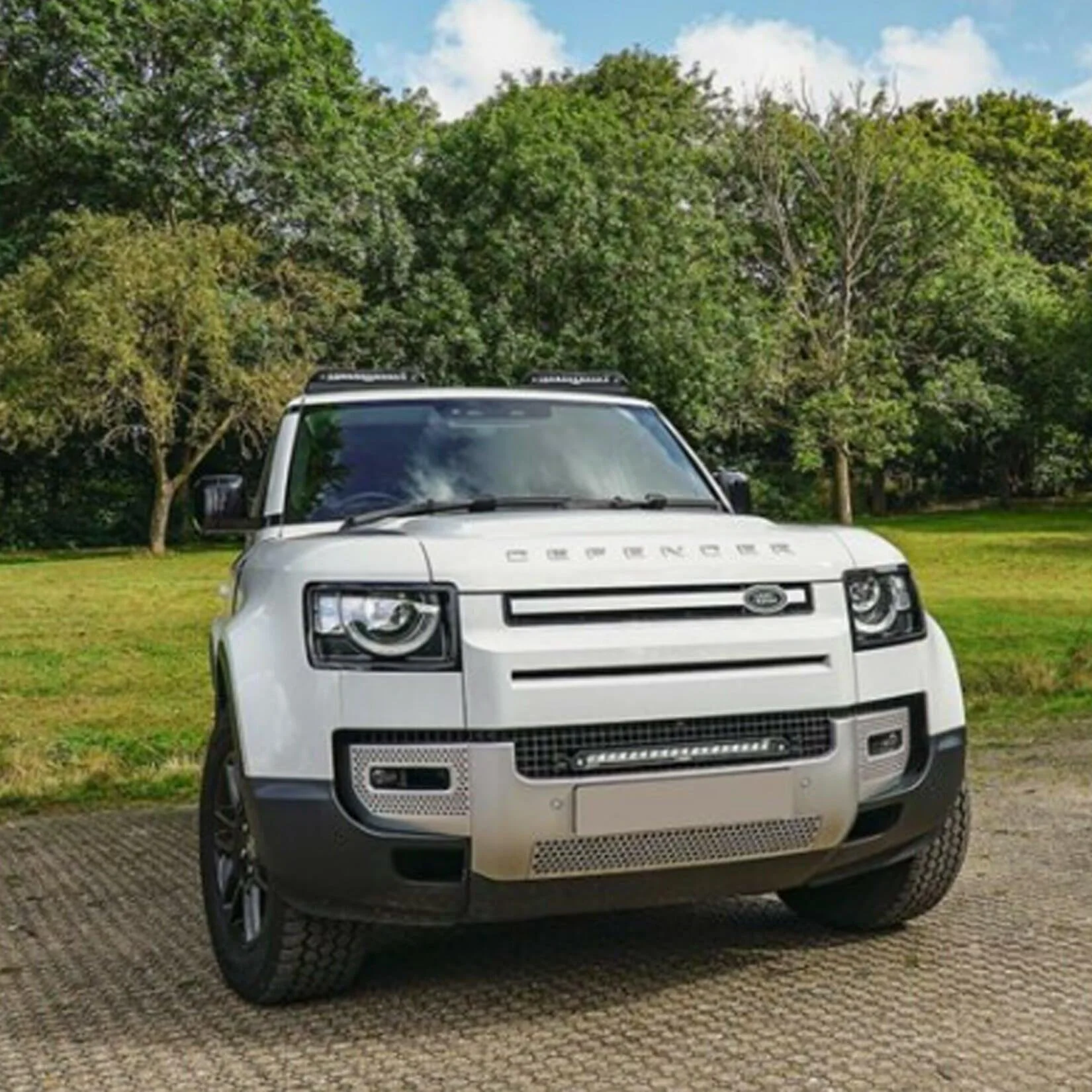 gloss-black-lazer-grille-light-kit-l18-elite-with-low-beam-assist-for-land-rover-defender-l663-2.jpg