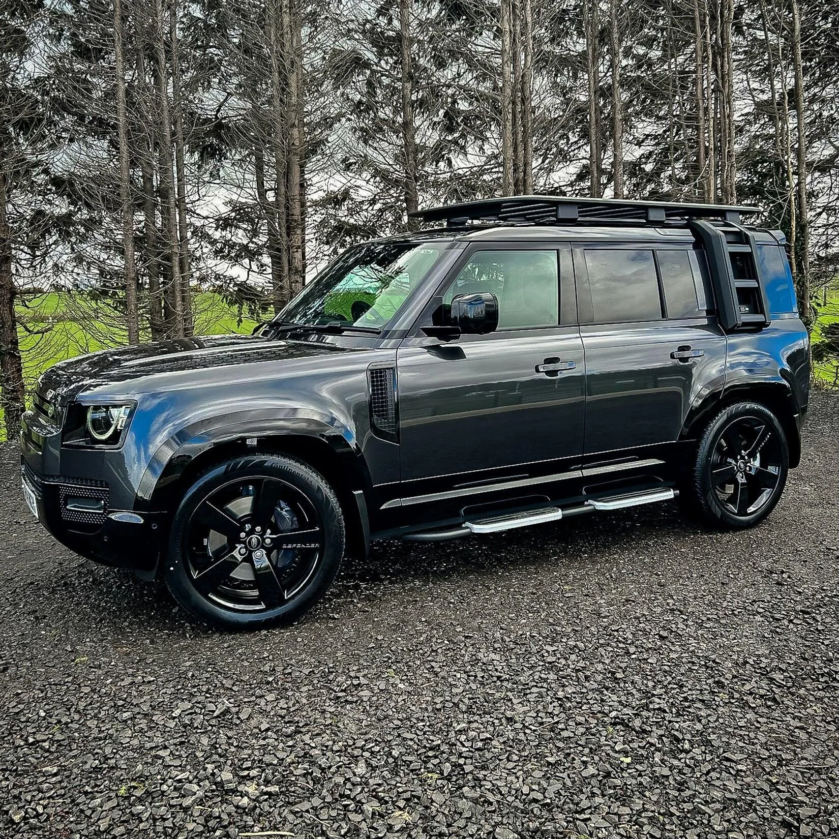 black-stx-style-roof-rack-for-land-rover-defender-110-l663-2020-4.jpg