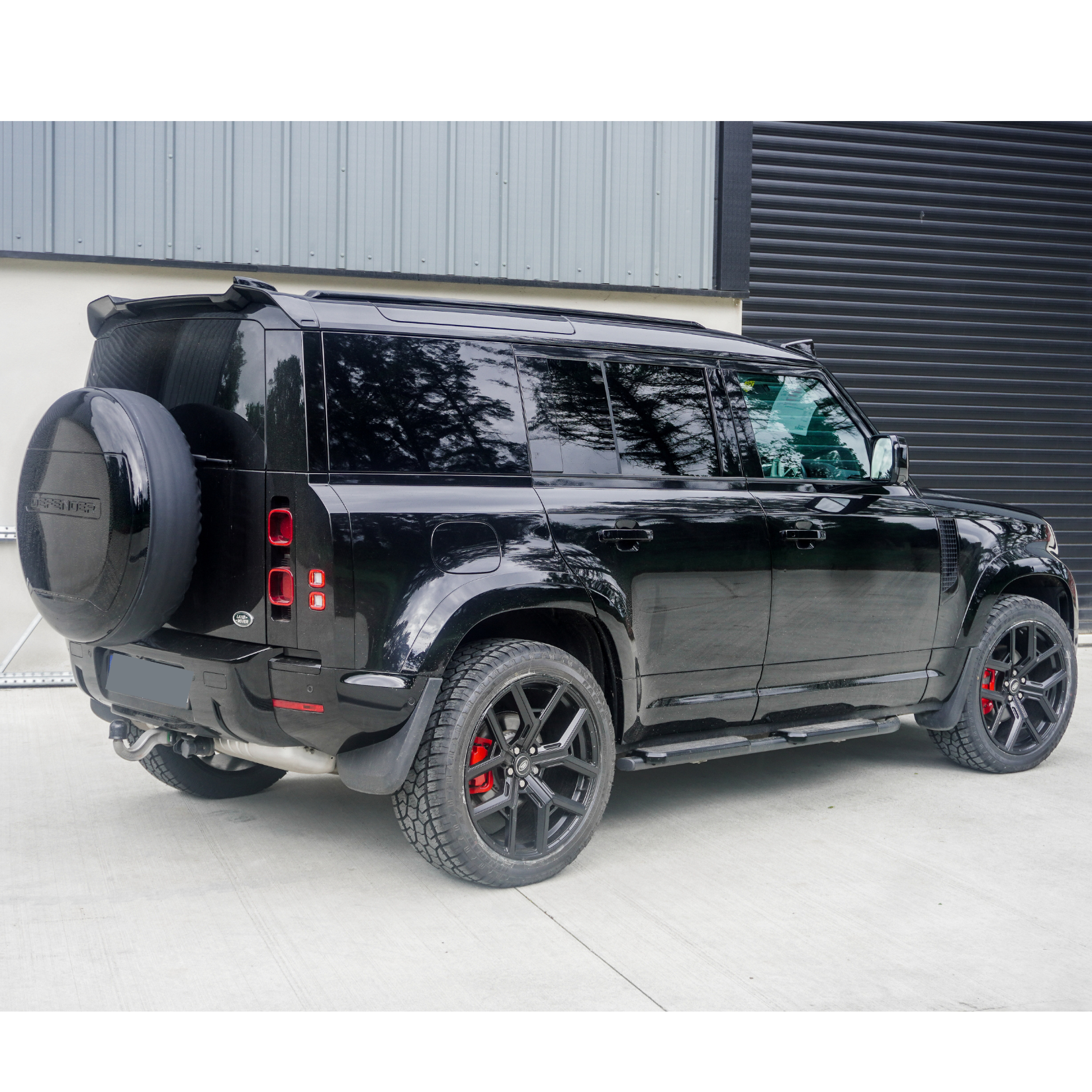 black-stx-style-roof-rails-for-land-rover-defender-110-130-l663-2020-5.png