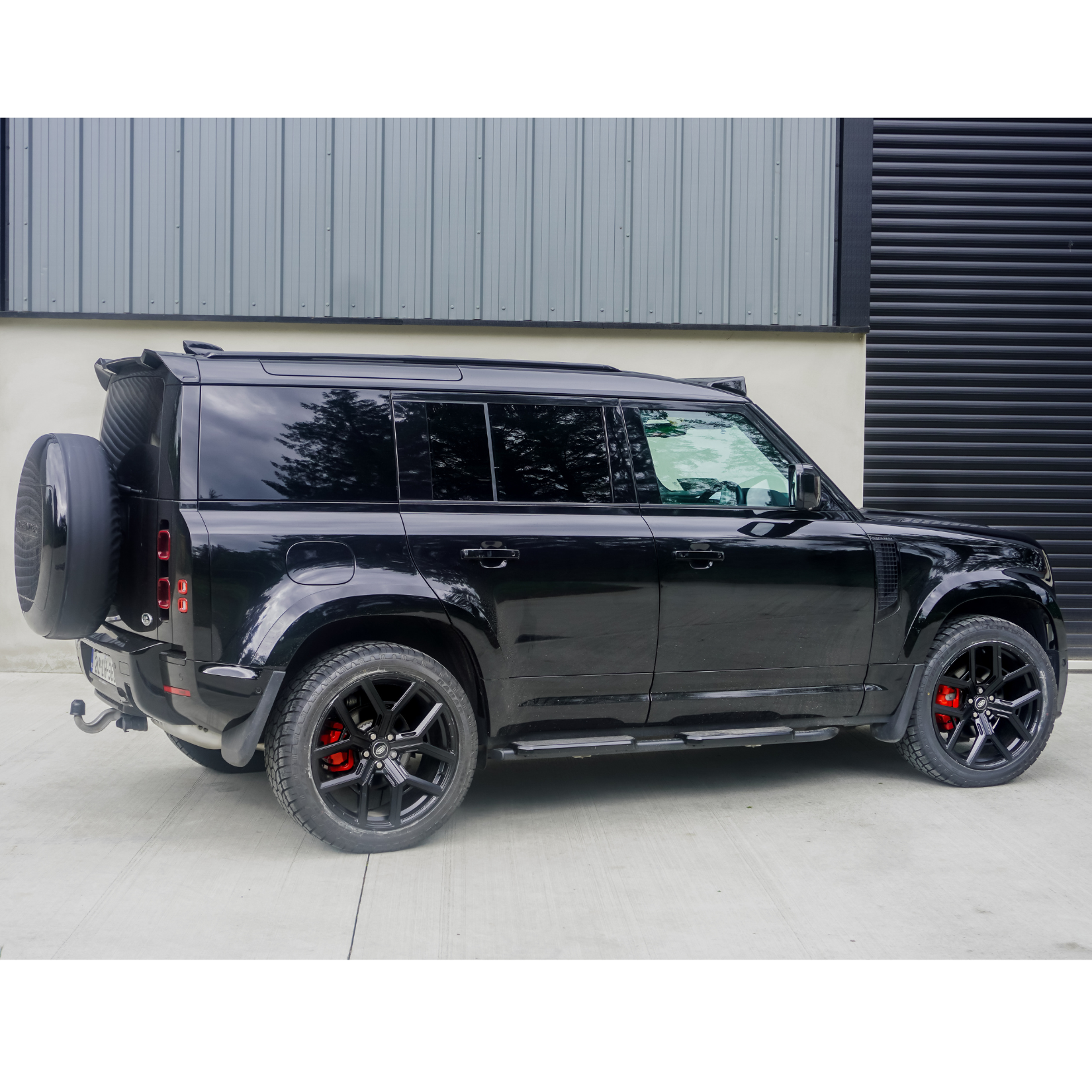 black-stx-style-roof-rails-for-land-rover-defender-110-130-l663-2020-6.png