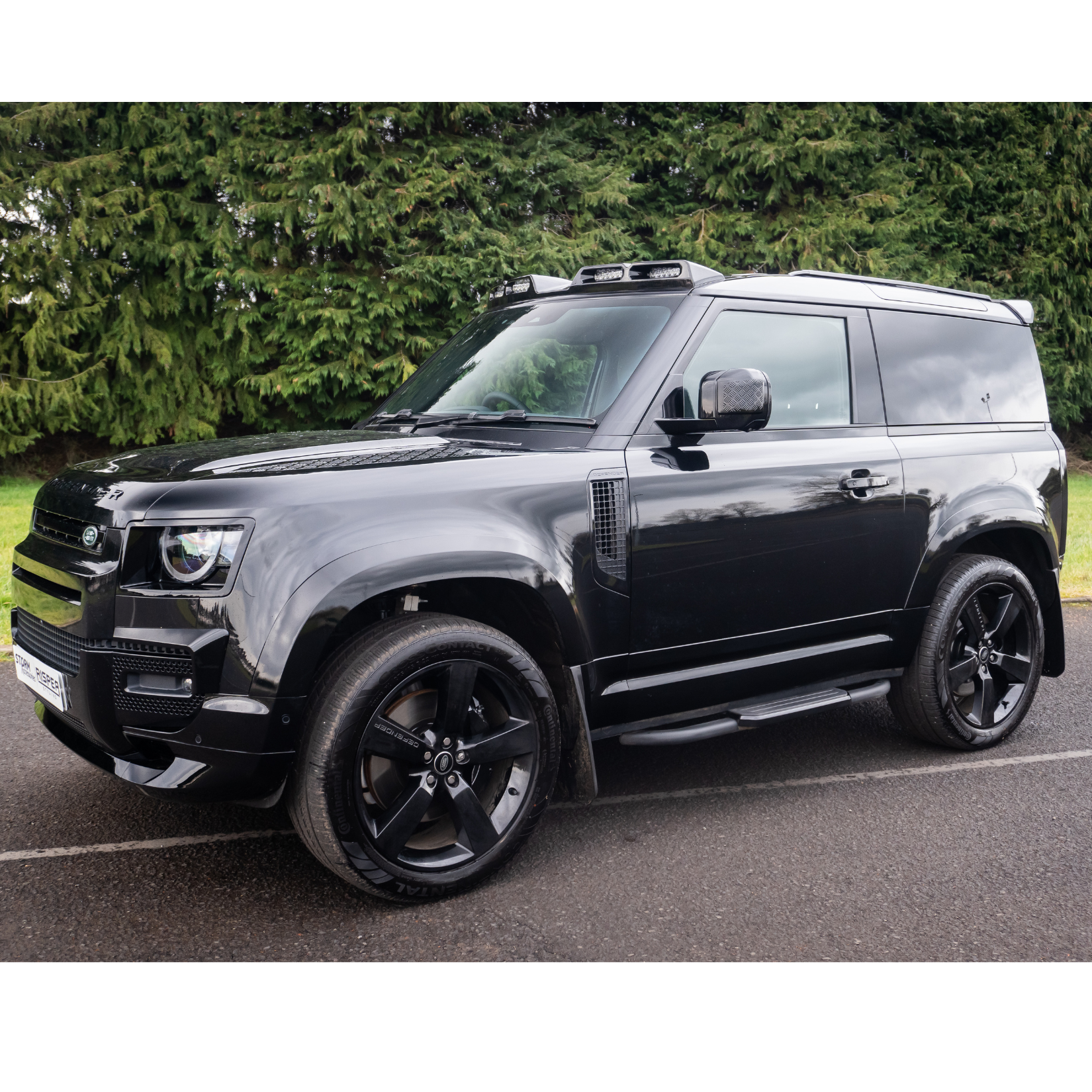 gloss-black-stx-style-roof-rails-for-land-rover-defender-90-l663-2020-3.png