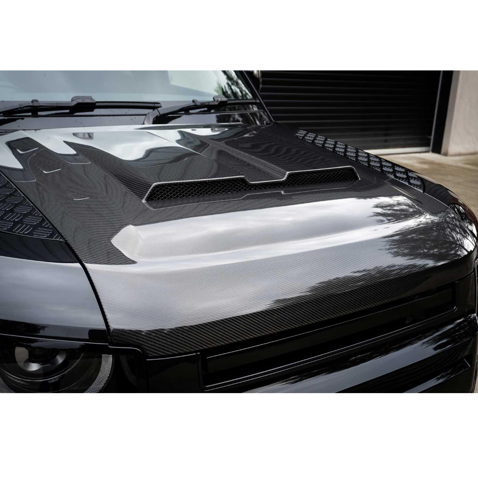 carbon-fibre-replacement-bonnet-for-land-rover-defender-l663-2020-2.png