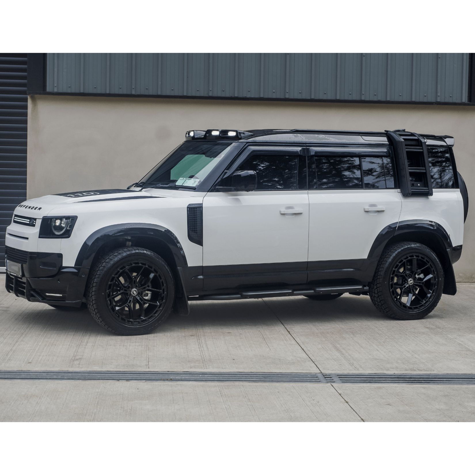 gloss-black-stx-style-side-roof-ladder-for-land-rover-defender-l663-2020-4.png