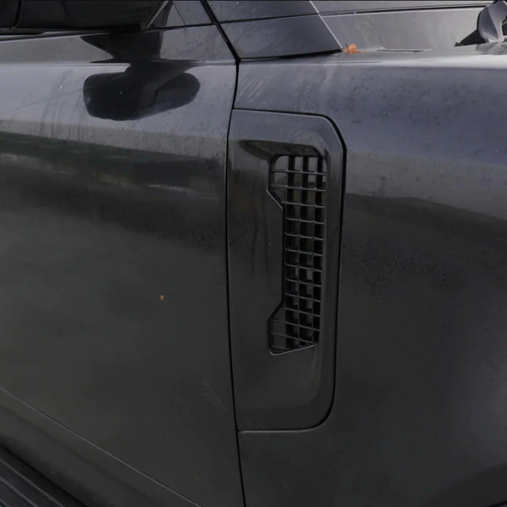 gloss-black-side-vents-for-land-rover-defender-l663-2020-1.jpg