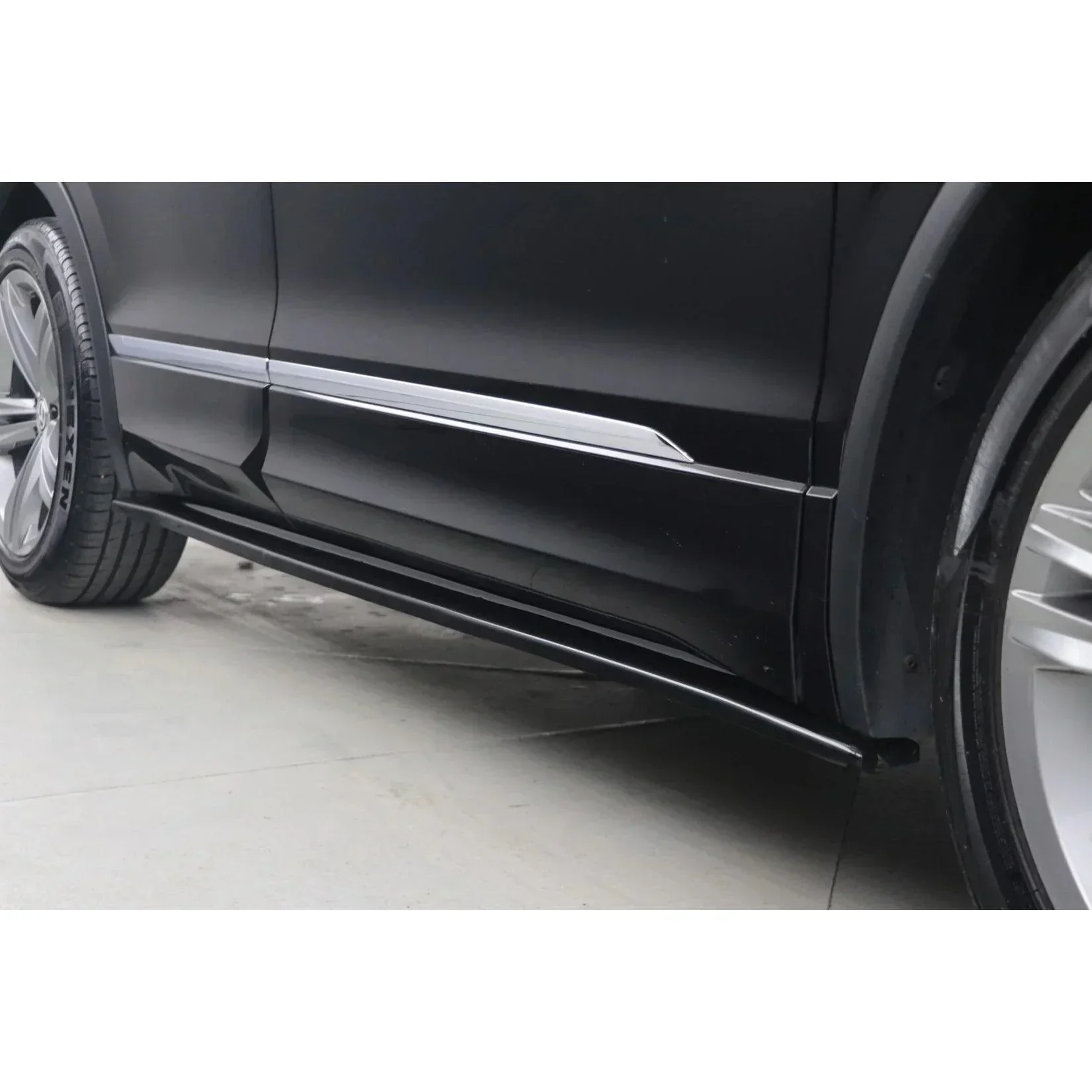 gloss-black-full-body-kit-for-vw-tiguan-mk2-2015-2020-r-line-3.webp