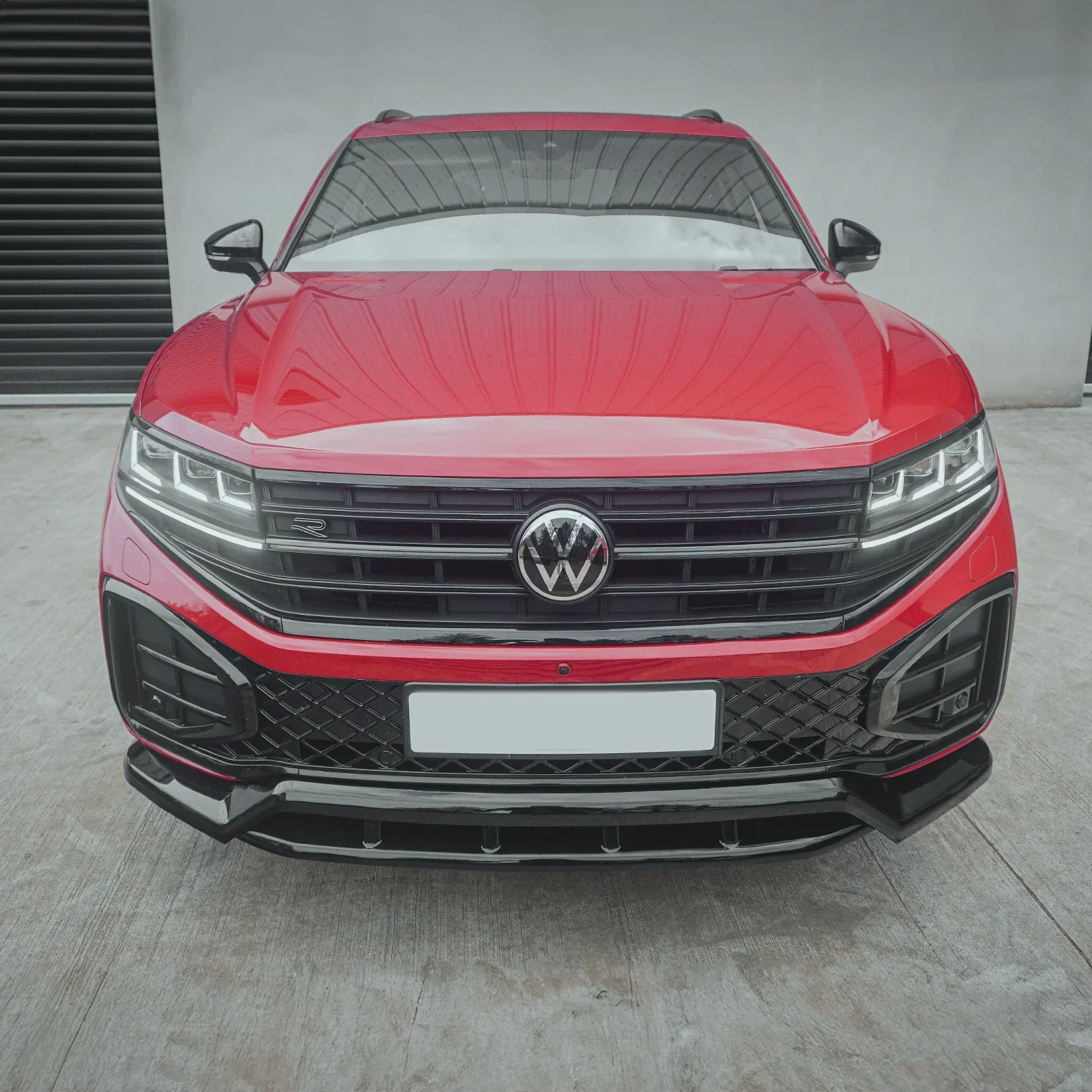 gloss-black-full-body-kit-for-vw-touareg-mk3-2023-r-line-3.webp