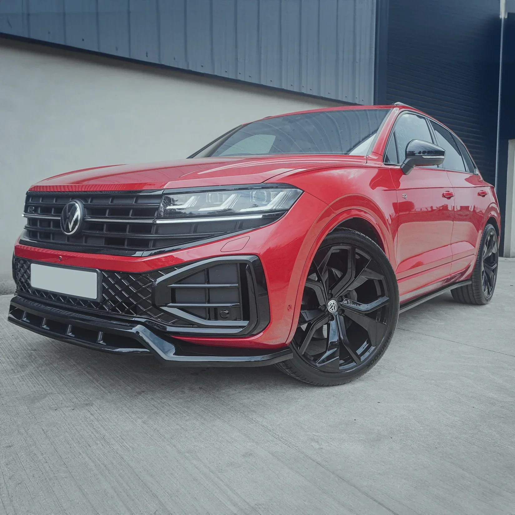 gloss-black-full-body-kit-for-vw-touareg-mk3-2023-r-line-4.webp