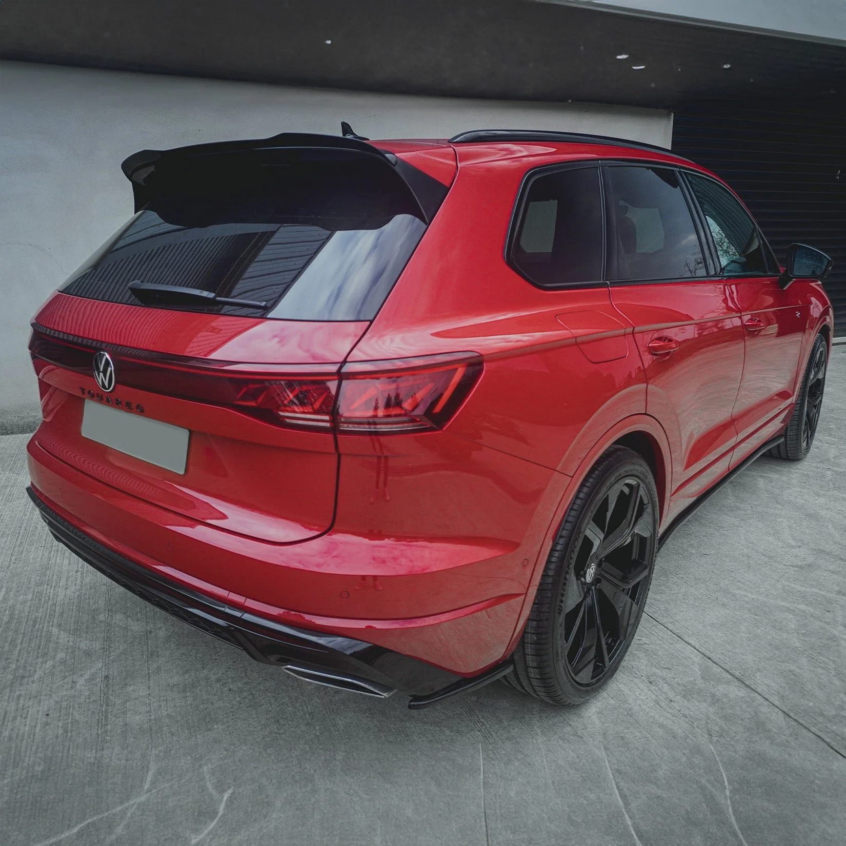 gloss-black-rear-spoiler-for-vw-touareg-mk3-2018-r-line-4.jpg