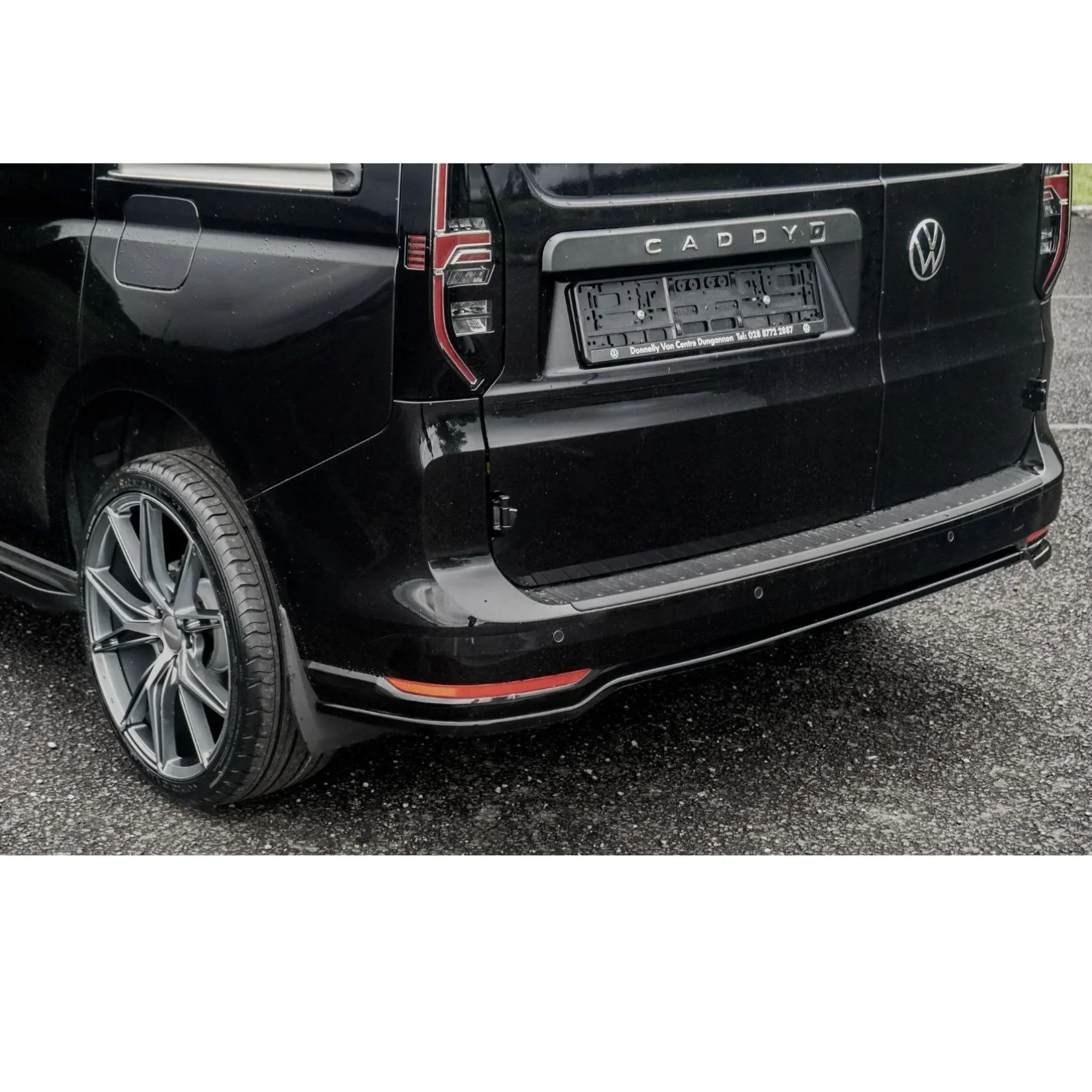 gloss-black-full-body-kit-for-vw-caddy-mk5-2021-3.webp