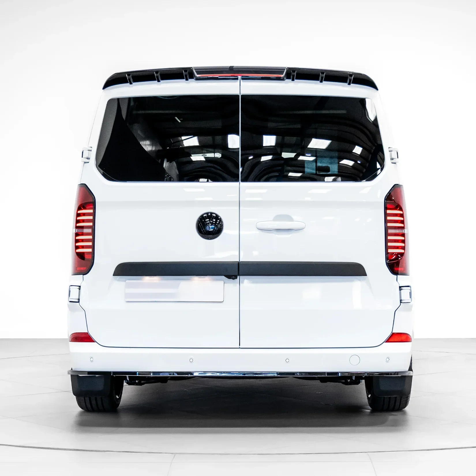 gloss-black-v1-full-body-kit-for-vw-transporter-t7-2025-swb-3.webp
