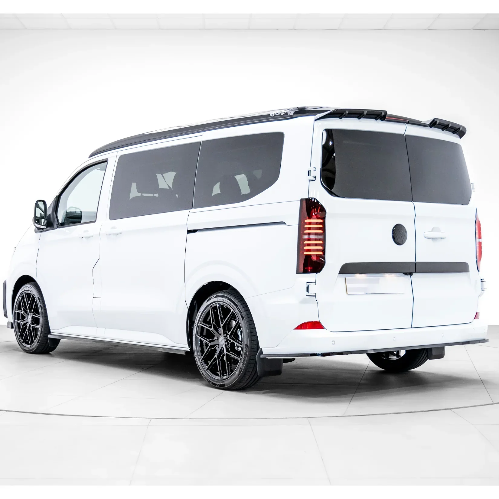 gloss-black-v1-full-body-kit-for-vw-transporter-t7-2025-swb-4.webp