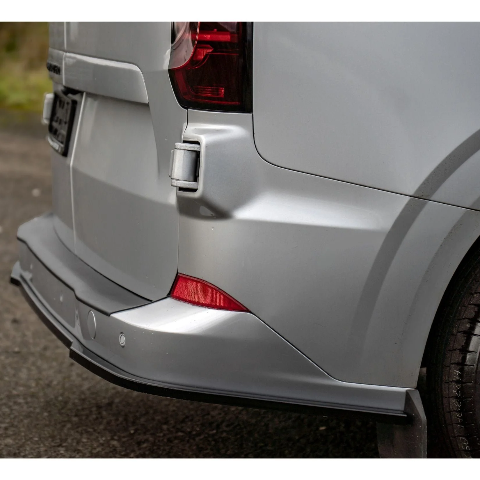 gloss-black-v1-full-body-kit-for-vw-transporter-t7-2025-swb-29.jpg