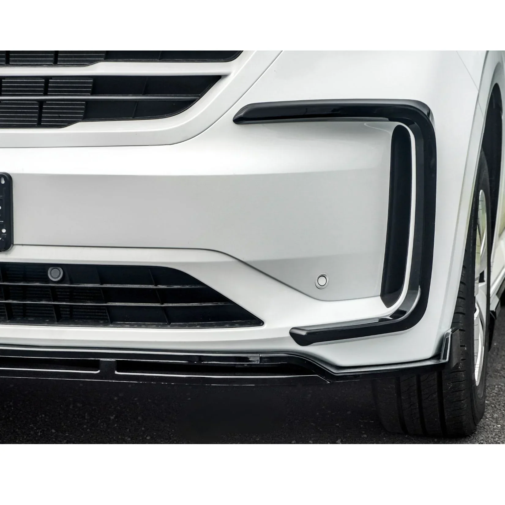 gloss-black-full-body-kit-for-vw-transporter-t7-2025-swb-tailgate-3.webp