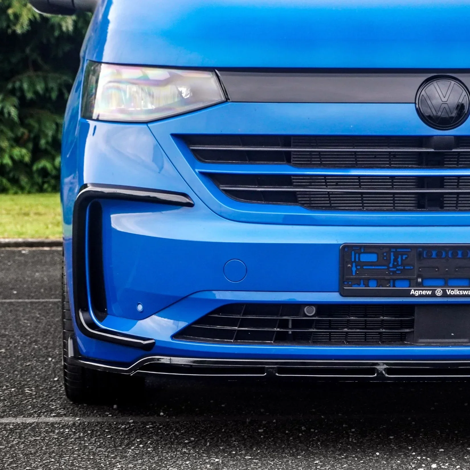 gloss-black-outer-canard-loops-for-vw-transporter-t7-2025-4.webp