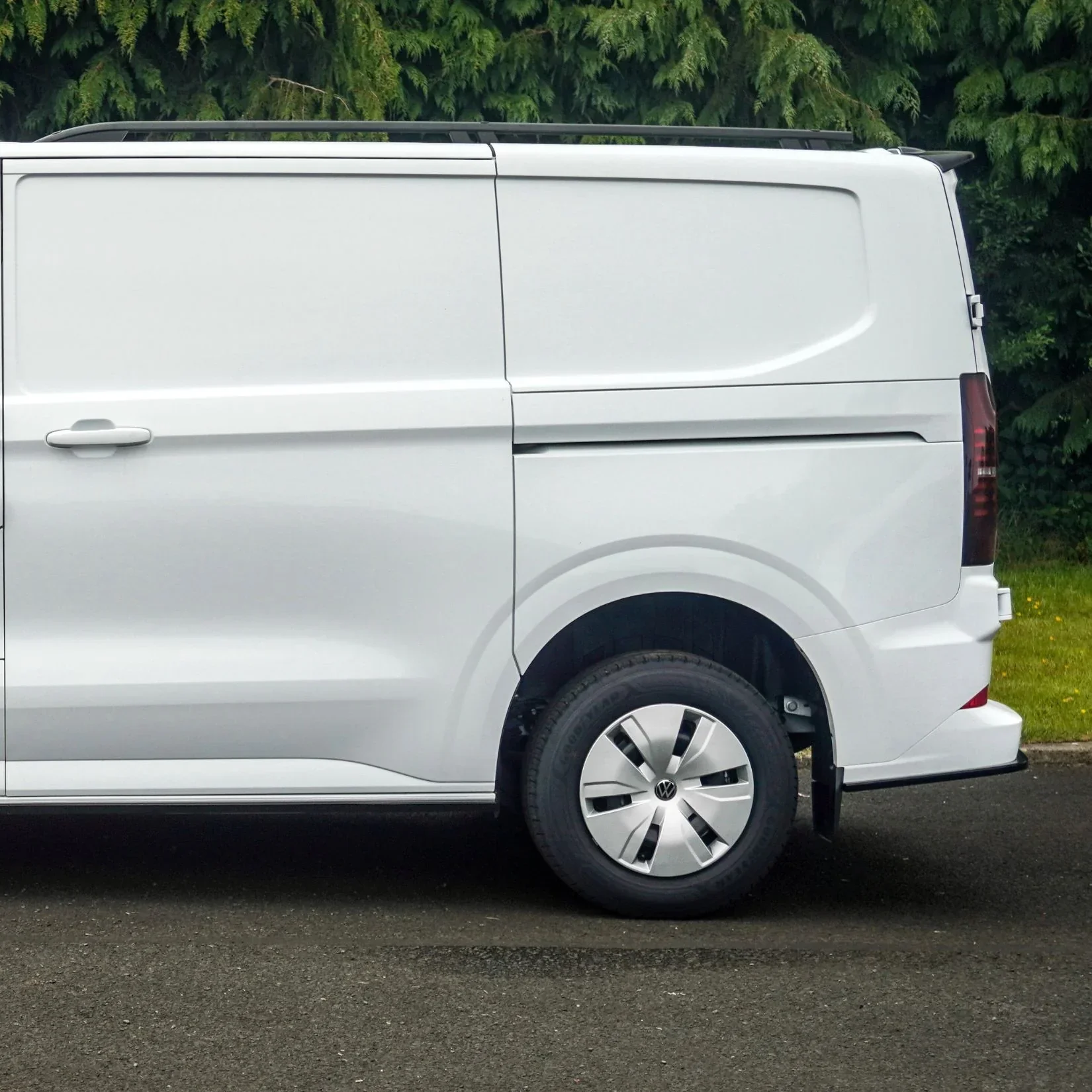 gloss-black-barn-door-v2-rear-spoiler-for-vw-transporter-t7-2025-5.webp