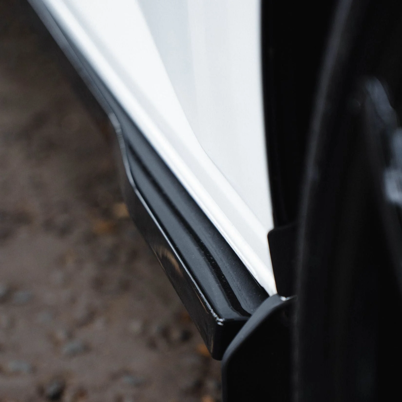 gloss-black-side-skirt-splitters-for-vw-transporter-t7-2025-swb-3.jpg