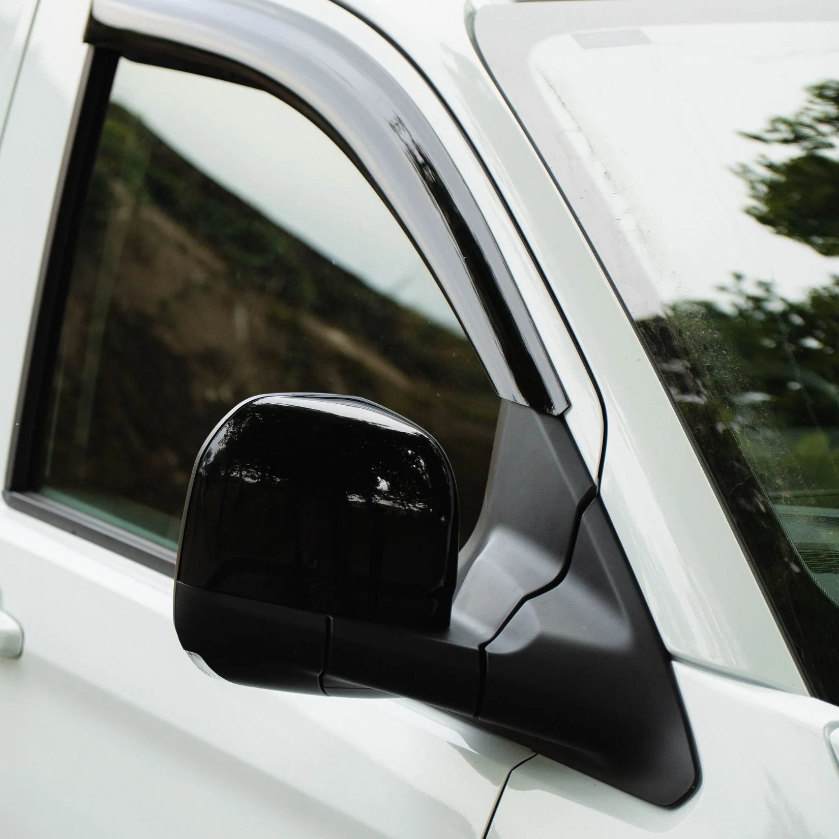 gloss-black-mirror-covers-for-vw-transporter-t7-2025-1.jpg