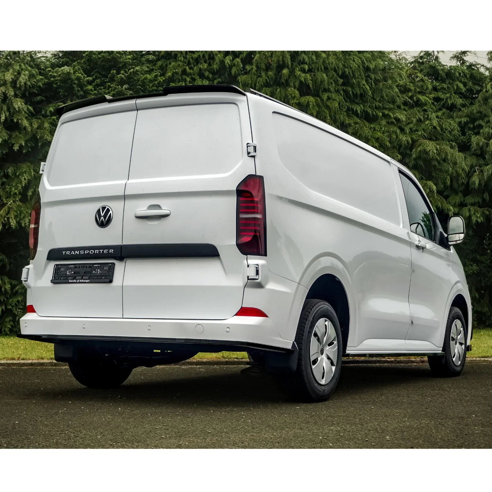 gloss-black-rear-bumper-splitter-for-vw-transporter-t7-2025-3.webp