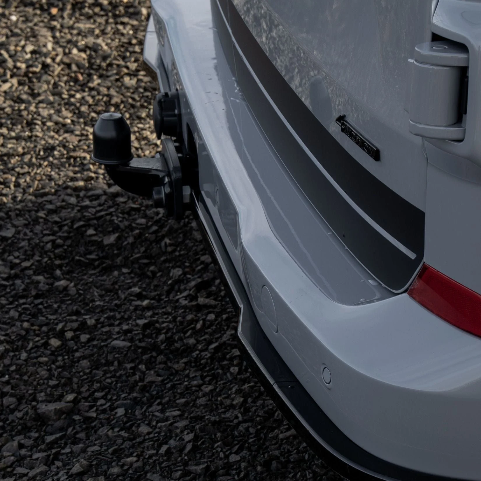 gloss-black-rear-bumper-splitter-for-vw-transporter-t7-2025-4.jpg