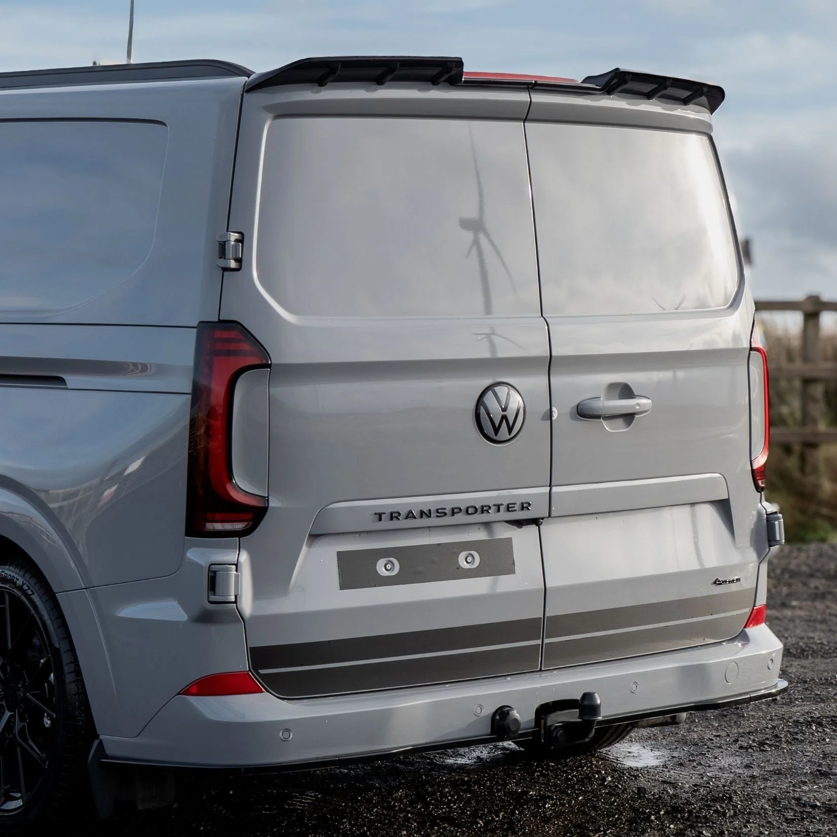 gloss-black-rear-bumper-splitter-for-vw-transporter-t7-2025-5.jpg