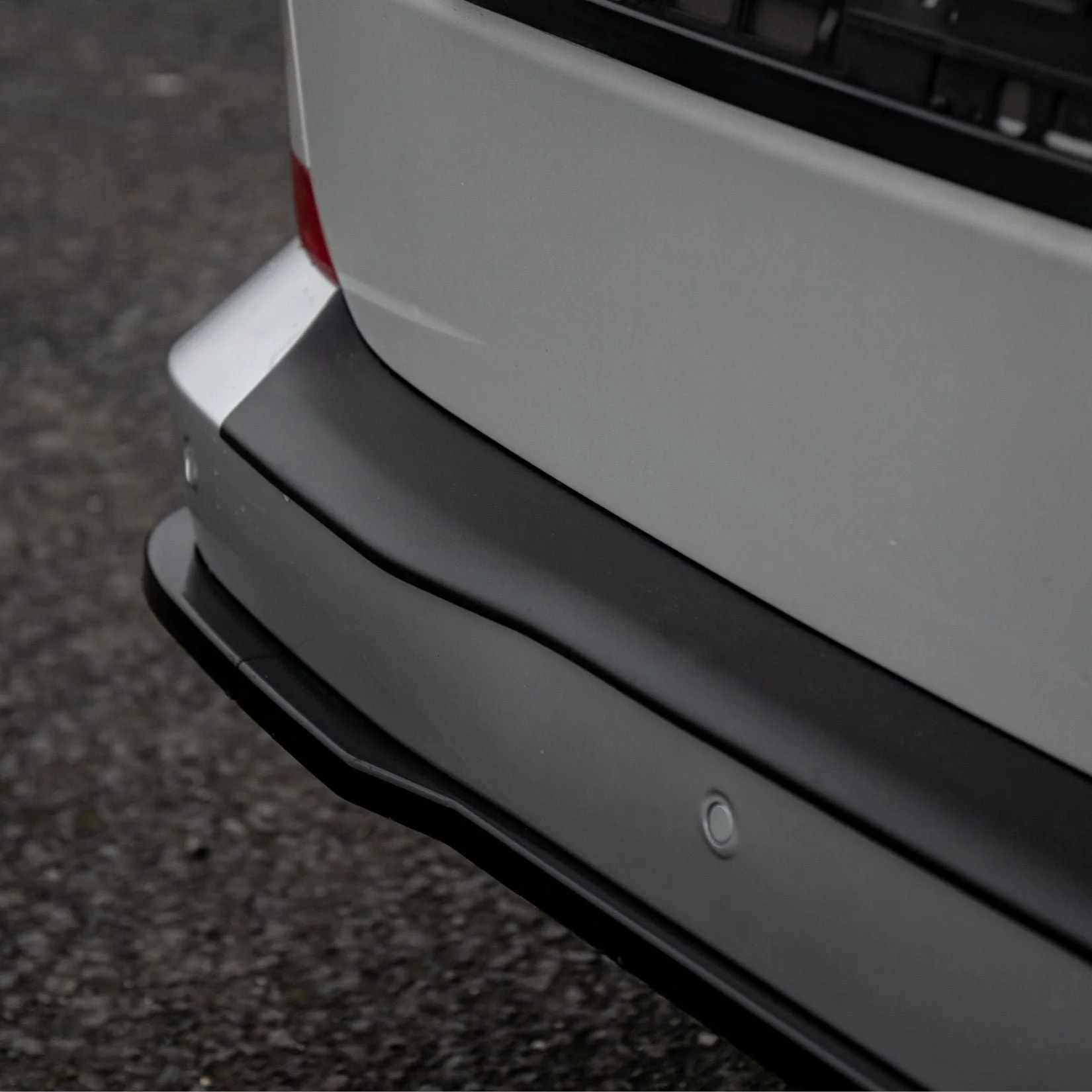 gloss-black-rear-bumper-splitter-for-vw-transporter-t7-2025-16.jpg