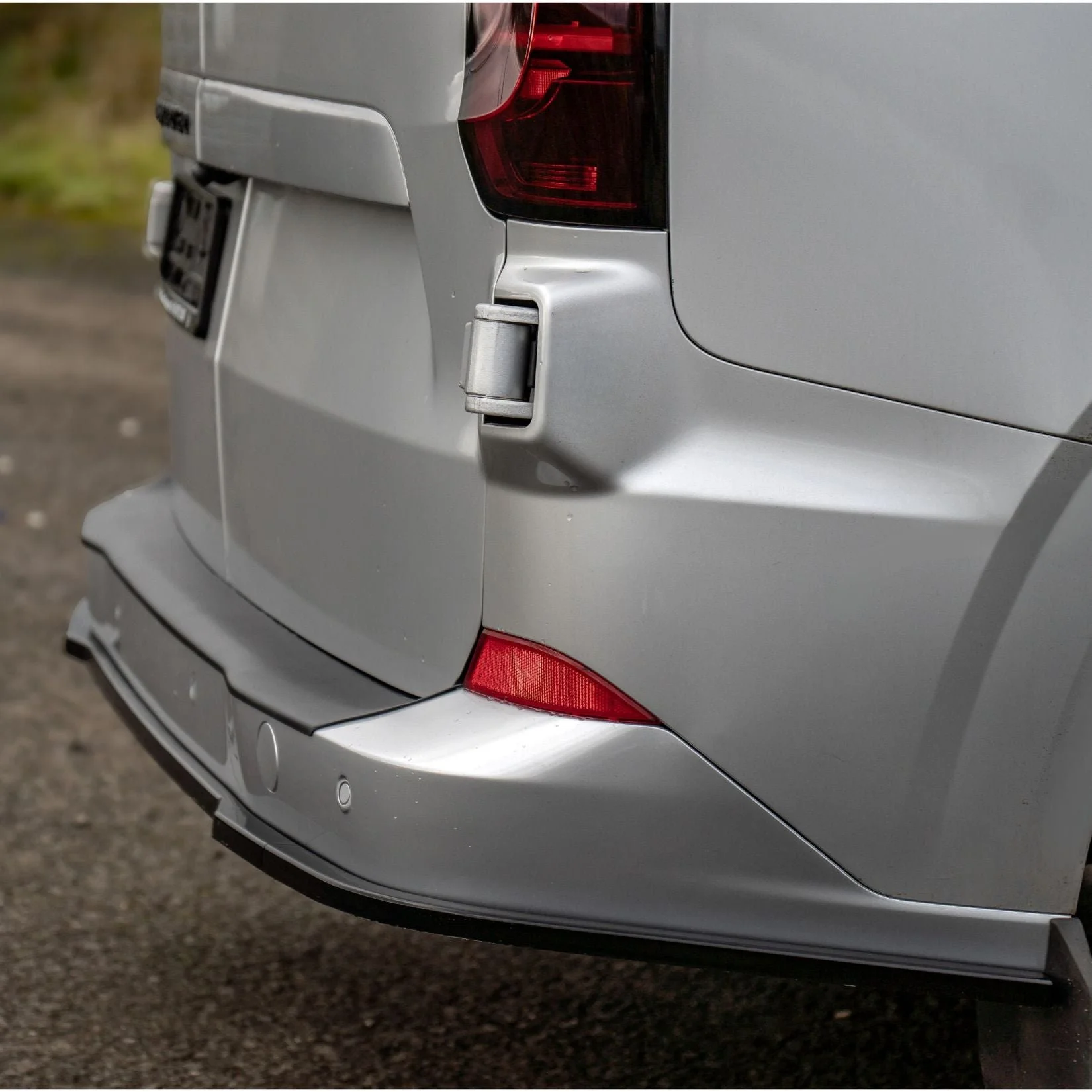 matte-black-rear-bumper-protector-for-vw-transporter-t7-2025-3.jpg