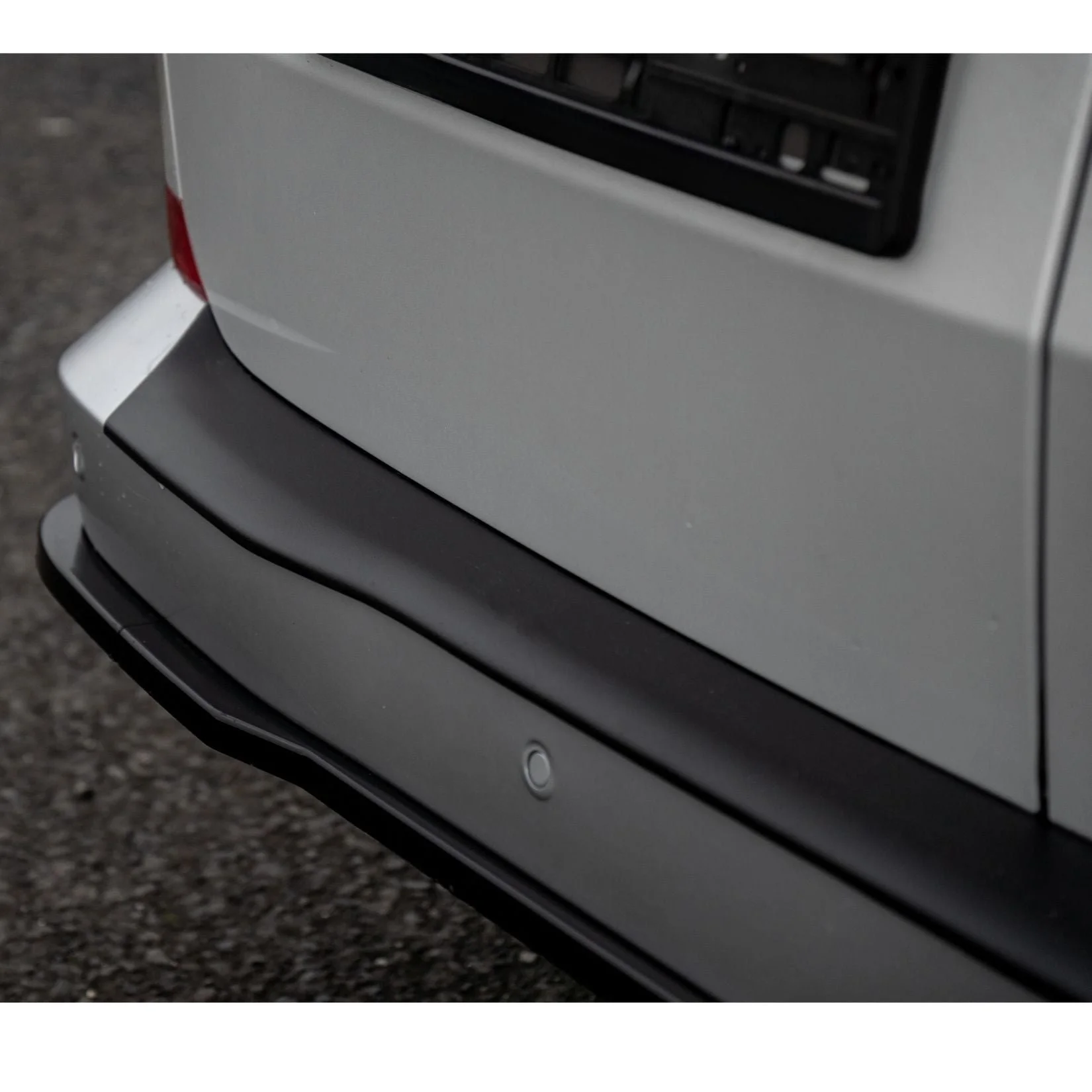 matte-black-rear-bumper-protector-for-vw-transporter-t7-2025-5.jpg