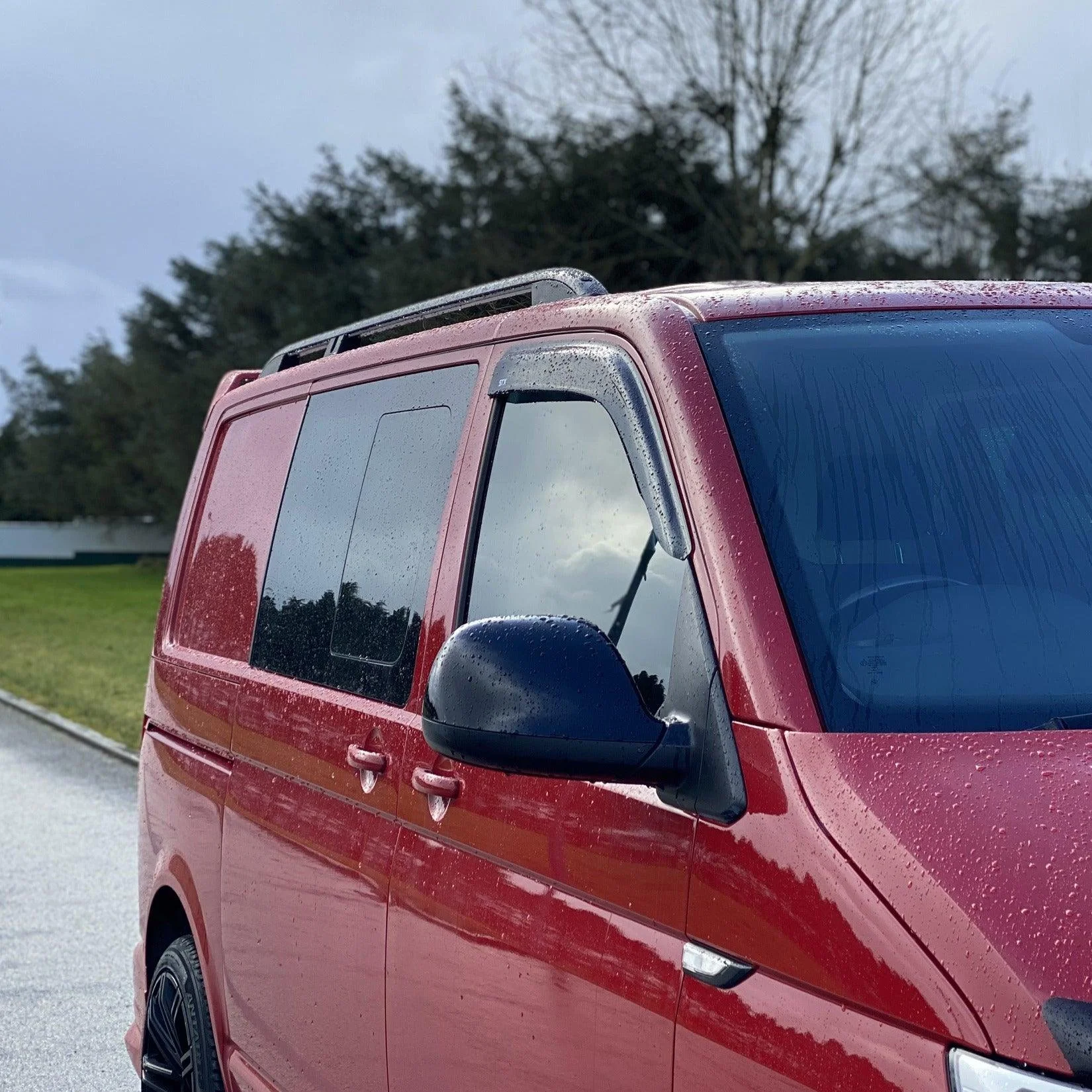 matte-black-roof-bars-for-vw-transporter-t6-1-swb-2.jpg