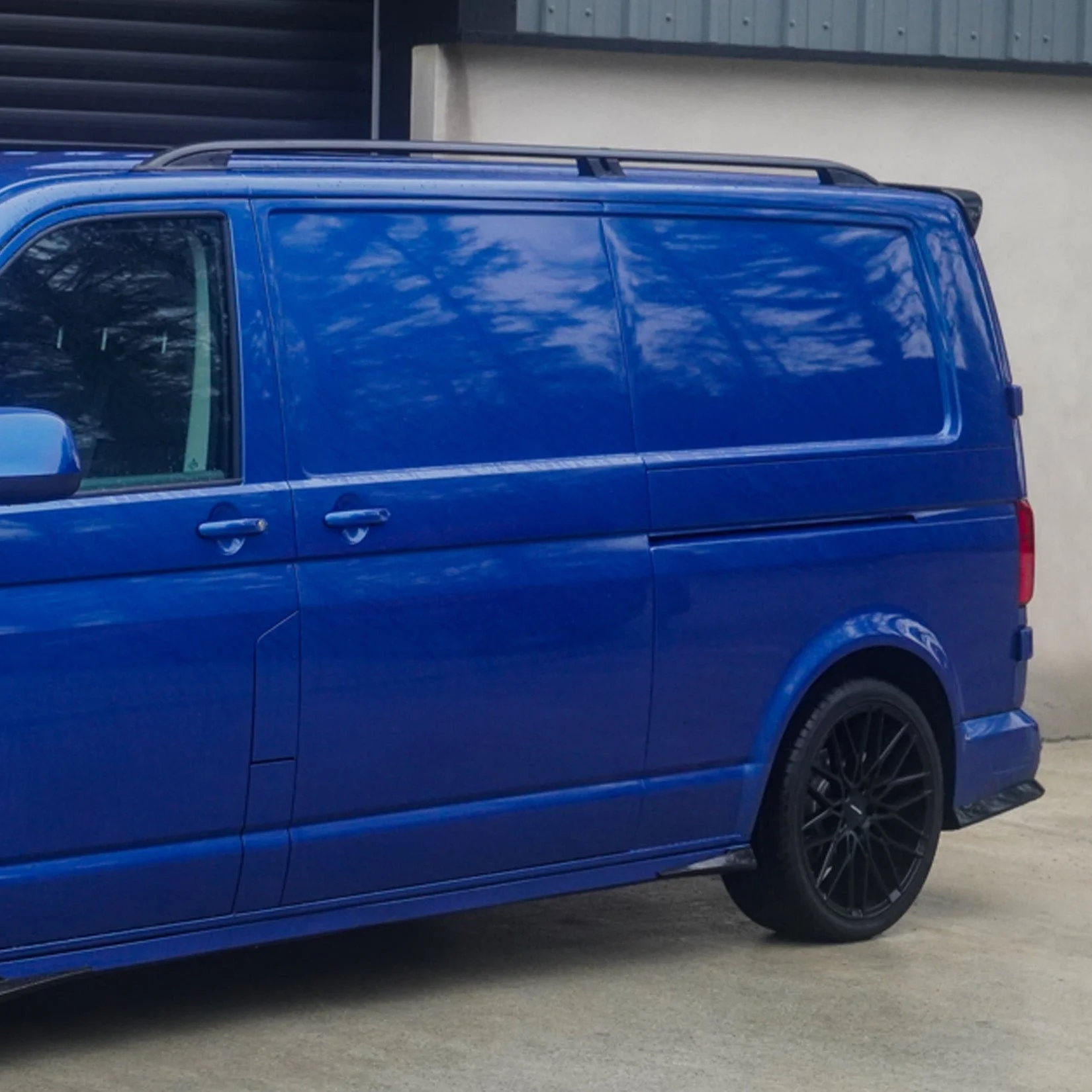 matte-black-roof-bars-for-vw-transporter-t6-1-swb-4.jpg