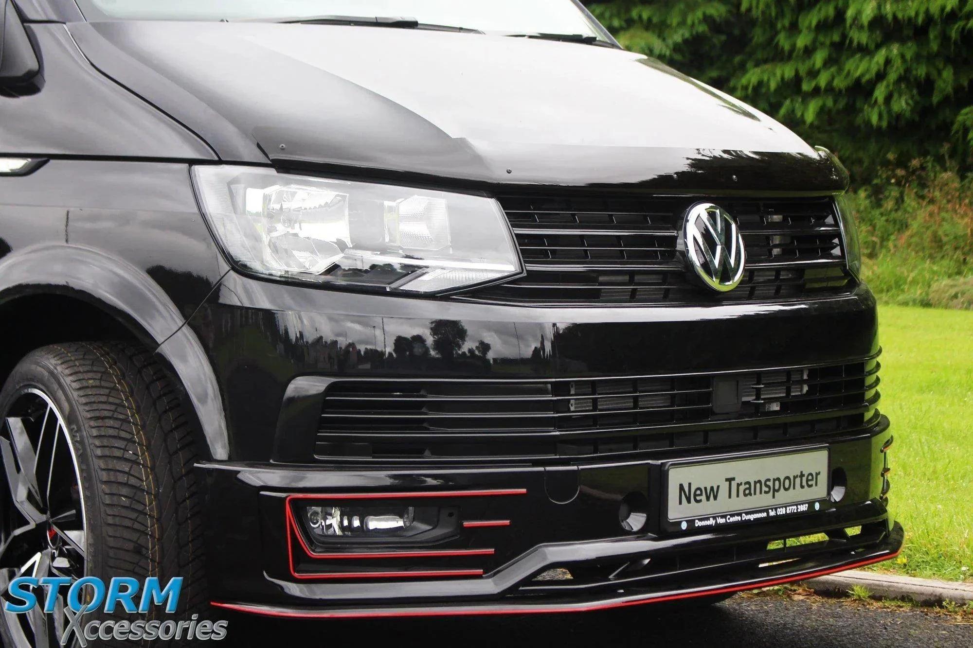 gloss-black-front-splitter-for-vw-transporter-t5-t6-2015-sportline-1.webp