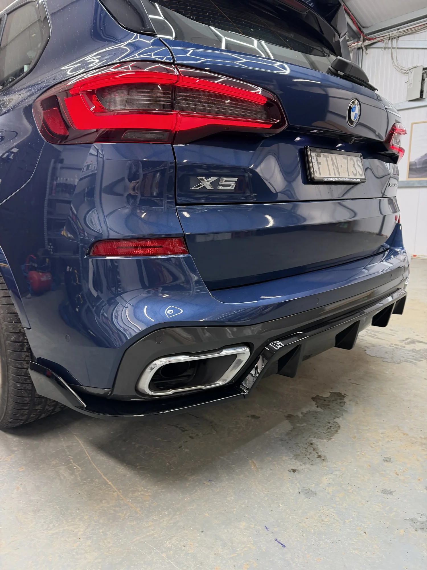 BMW G05 X5 Pre-LCI gloss black rear diffuser navy blue — Body Styling Ireland