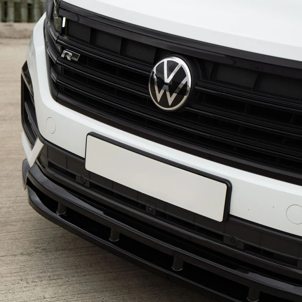 AeroBodyKitInGlossBlackForVolkswagenTouaregMK3RLine2018-2023_14.webp