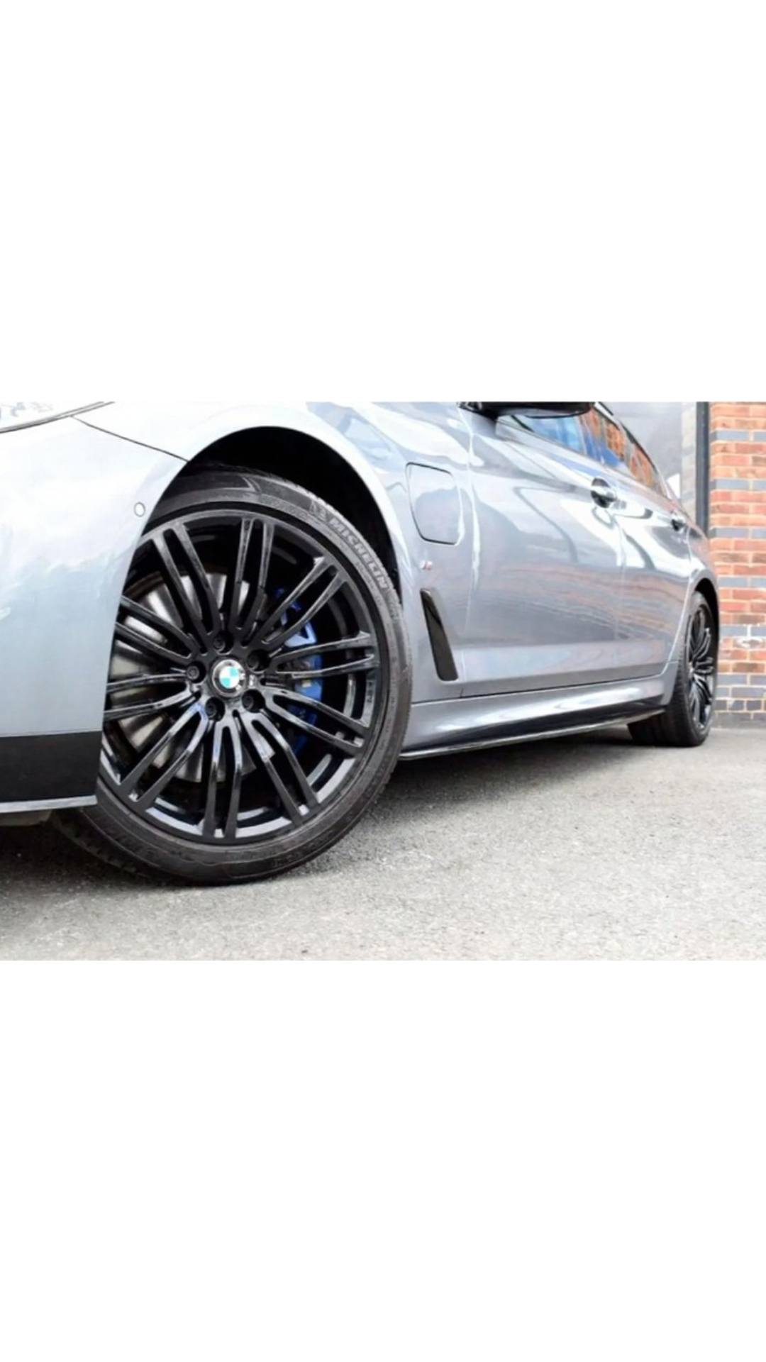 BMW 5 Series G30 Skirts.png