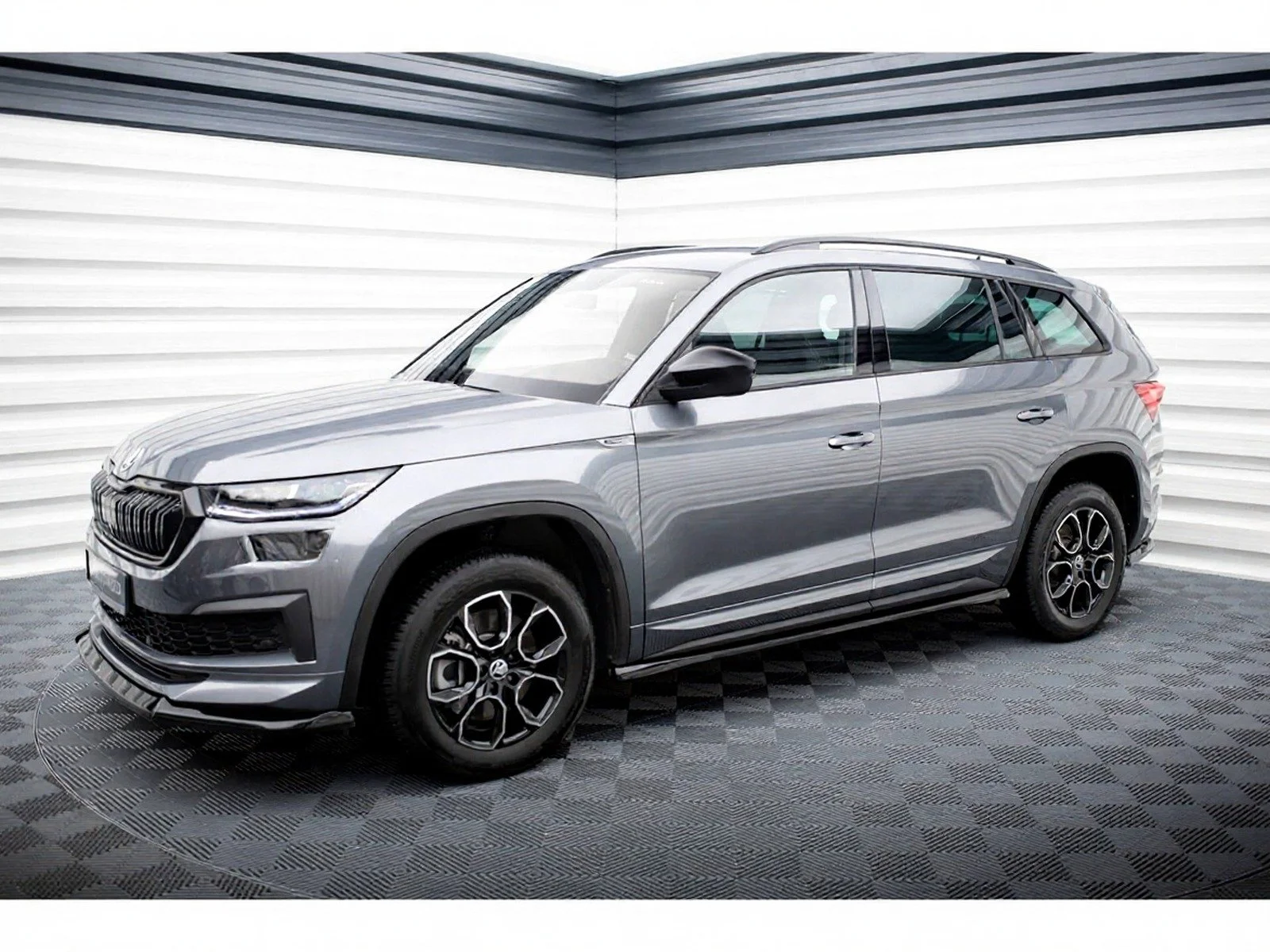 Gloss Black Merten Side Skirt Extensions for Skoda Kodiaq MK1 Facelift Sportline (2021-2023).jpg