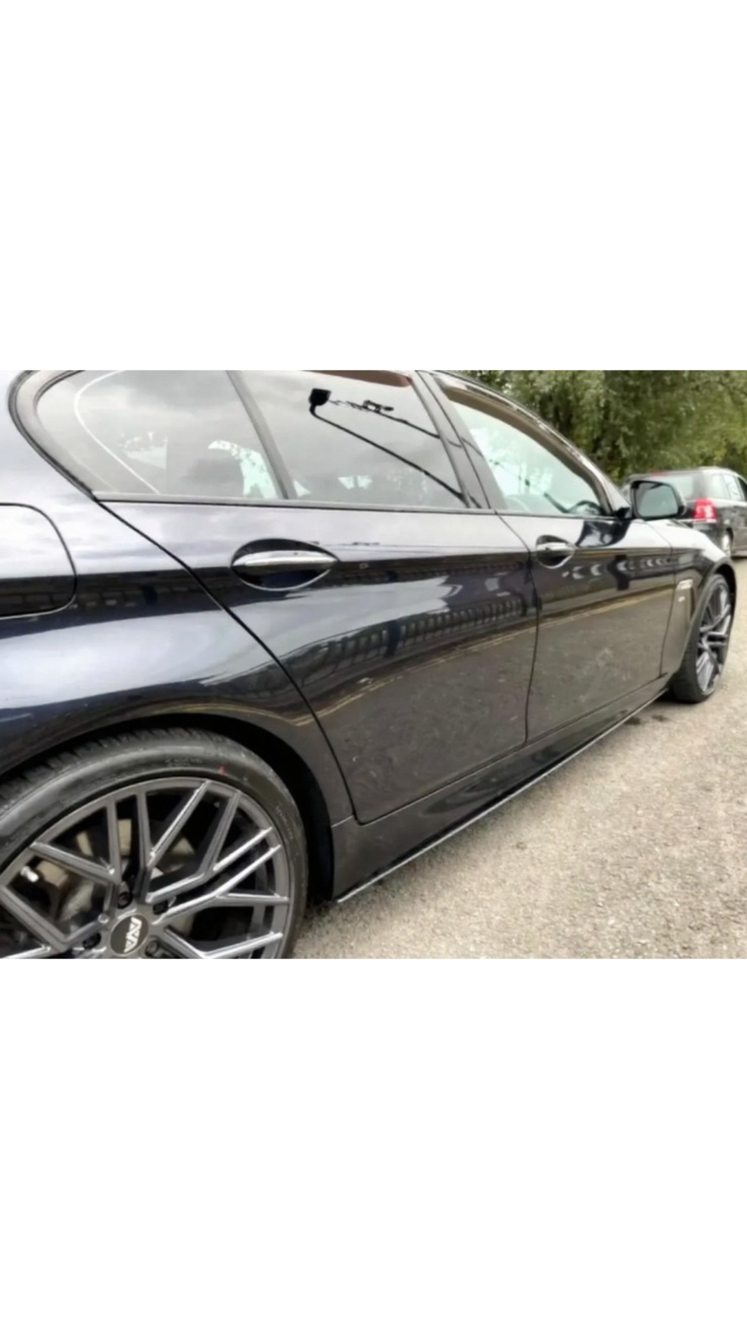 BMW 5 Series F10 Side Skirts.png