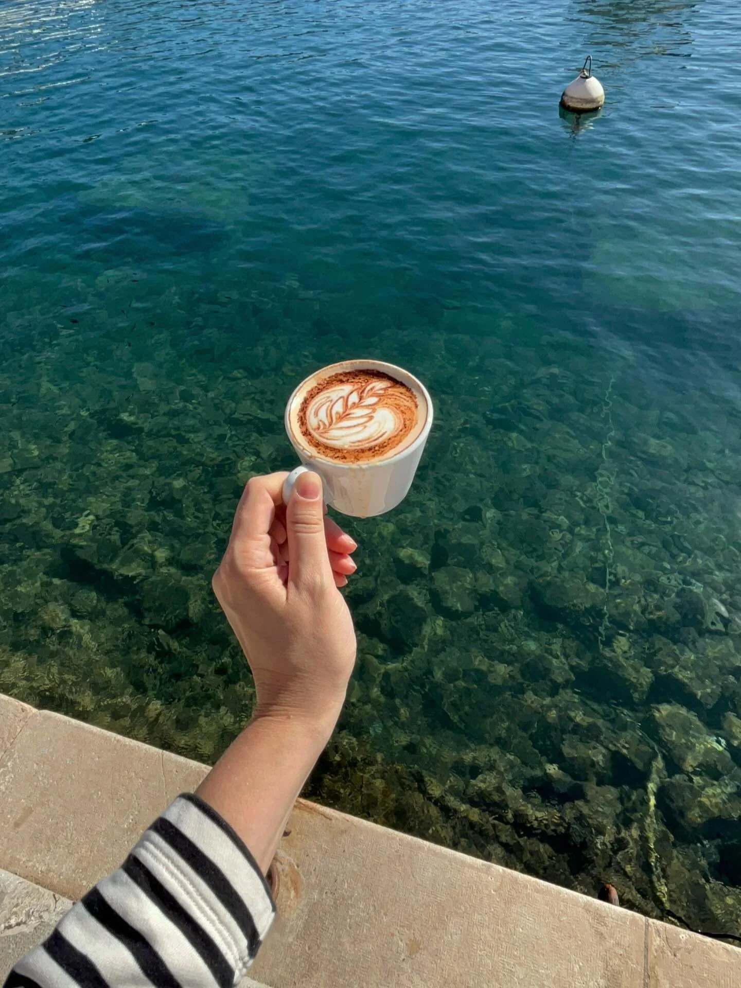 caf&eacute;-by-the-sea