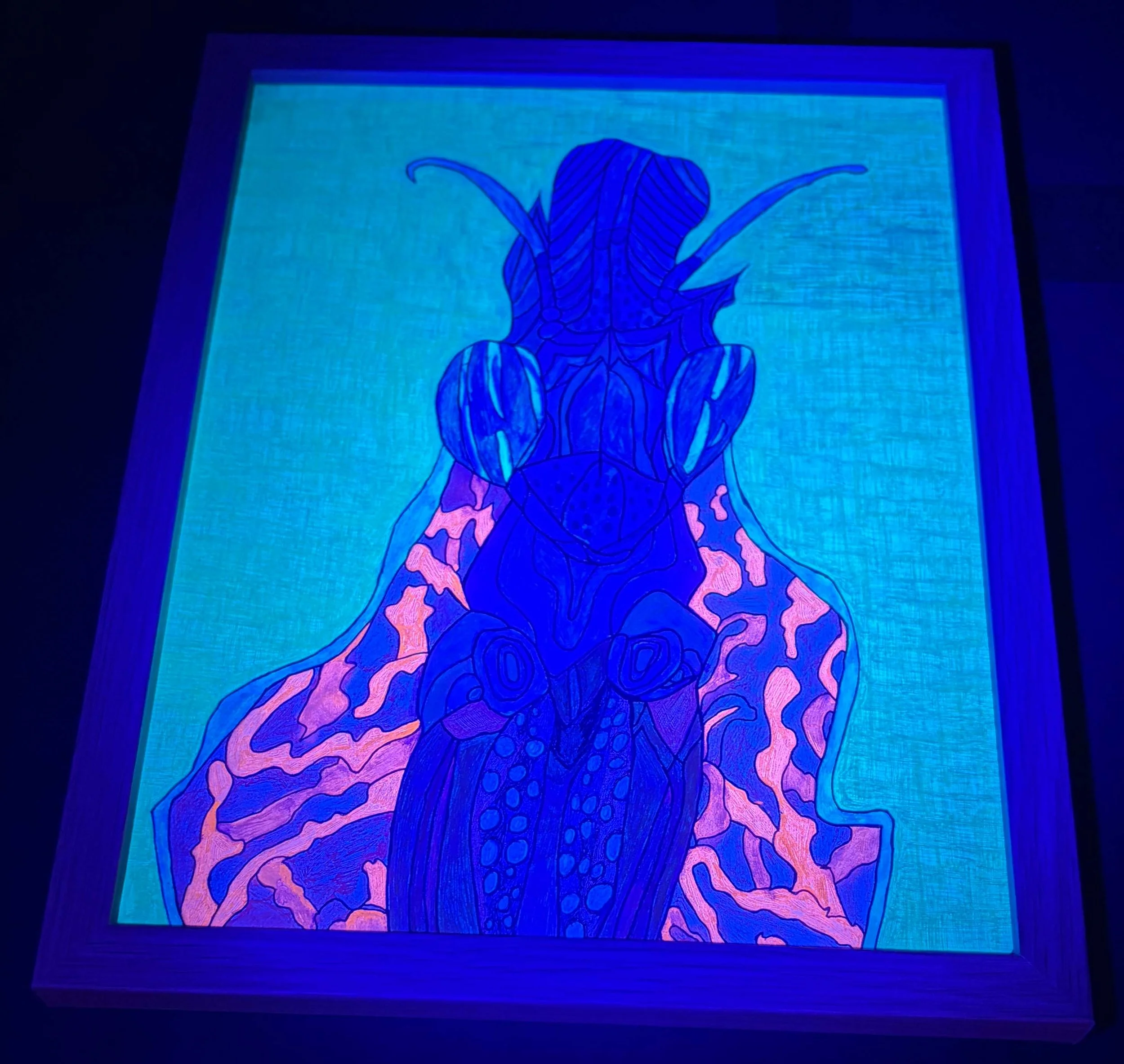 natural colored praying mantis blacklight 2 .jpg