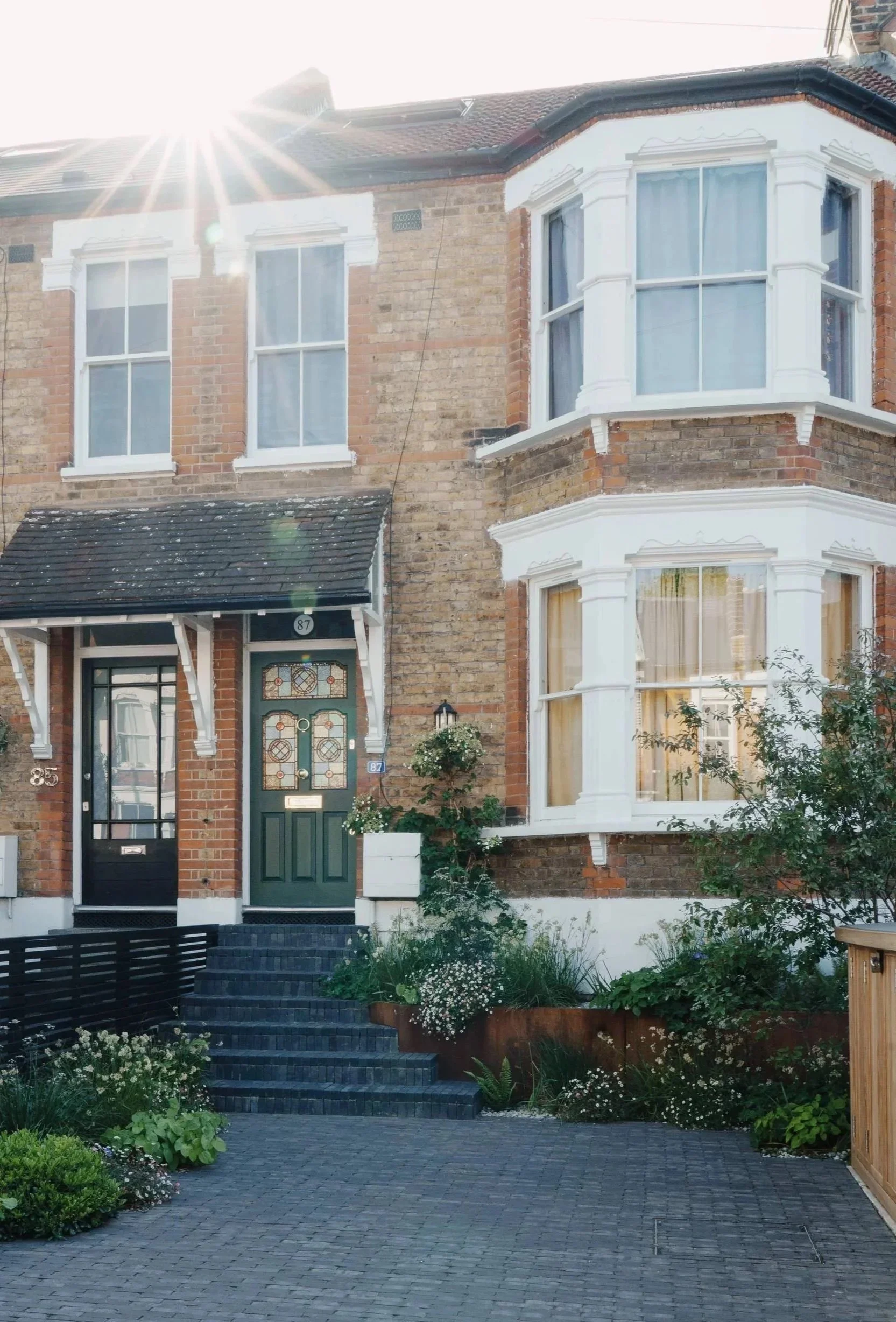 front-garden-house-facade-sunlight.jpg