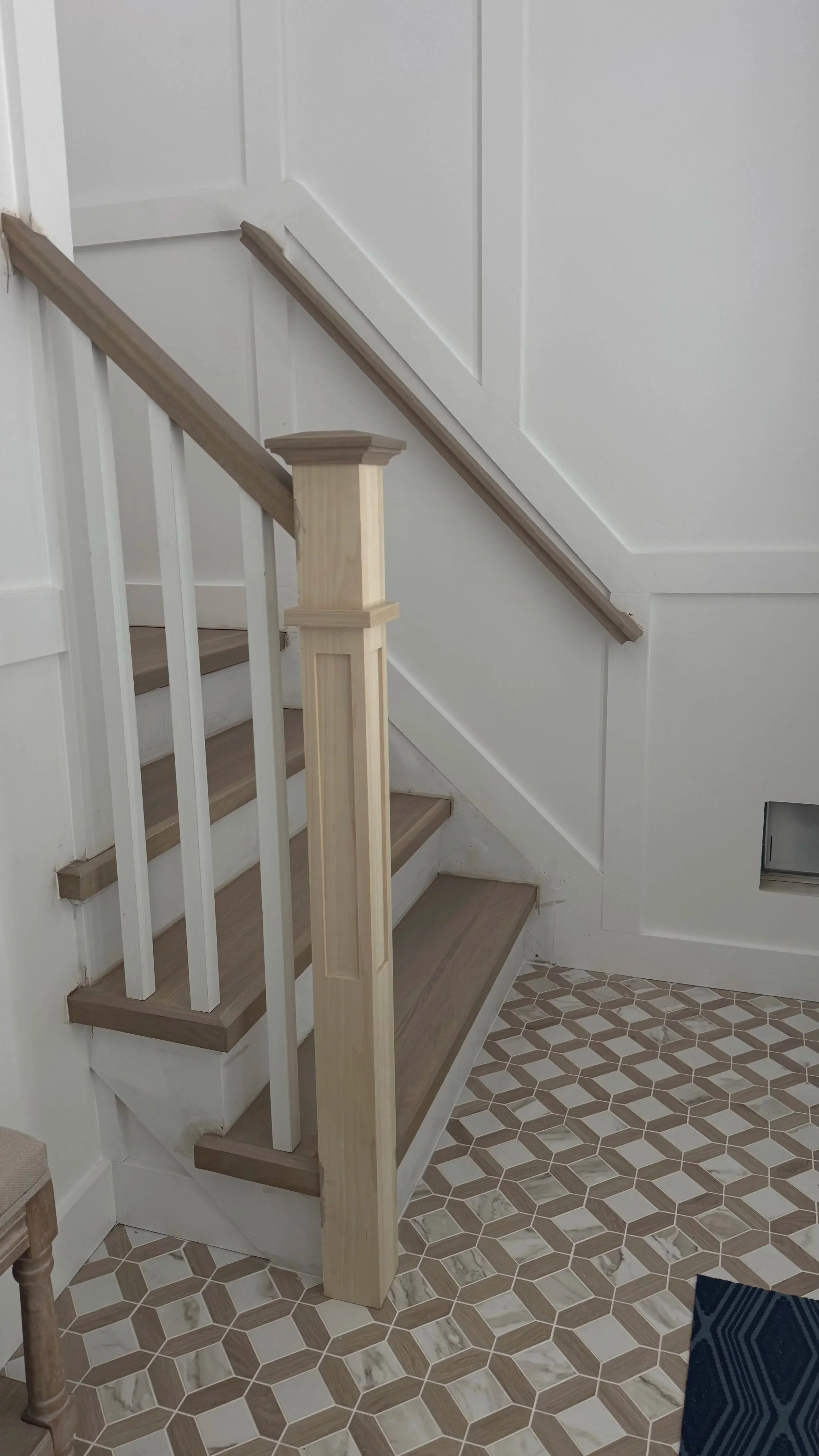 ENTRANCE STAIRCASE