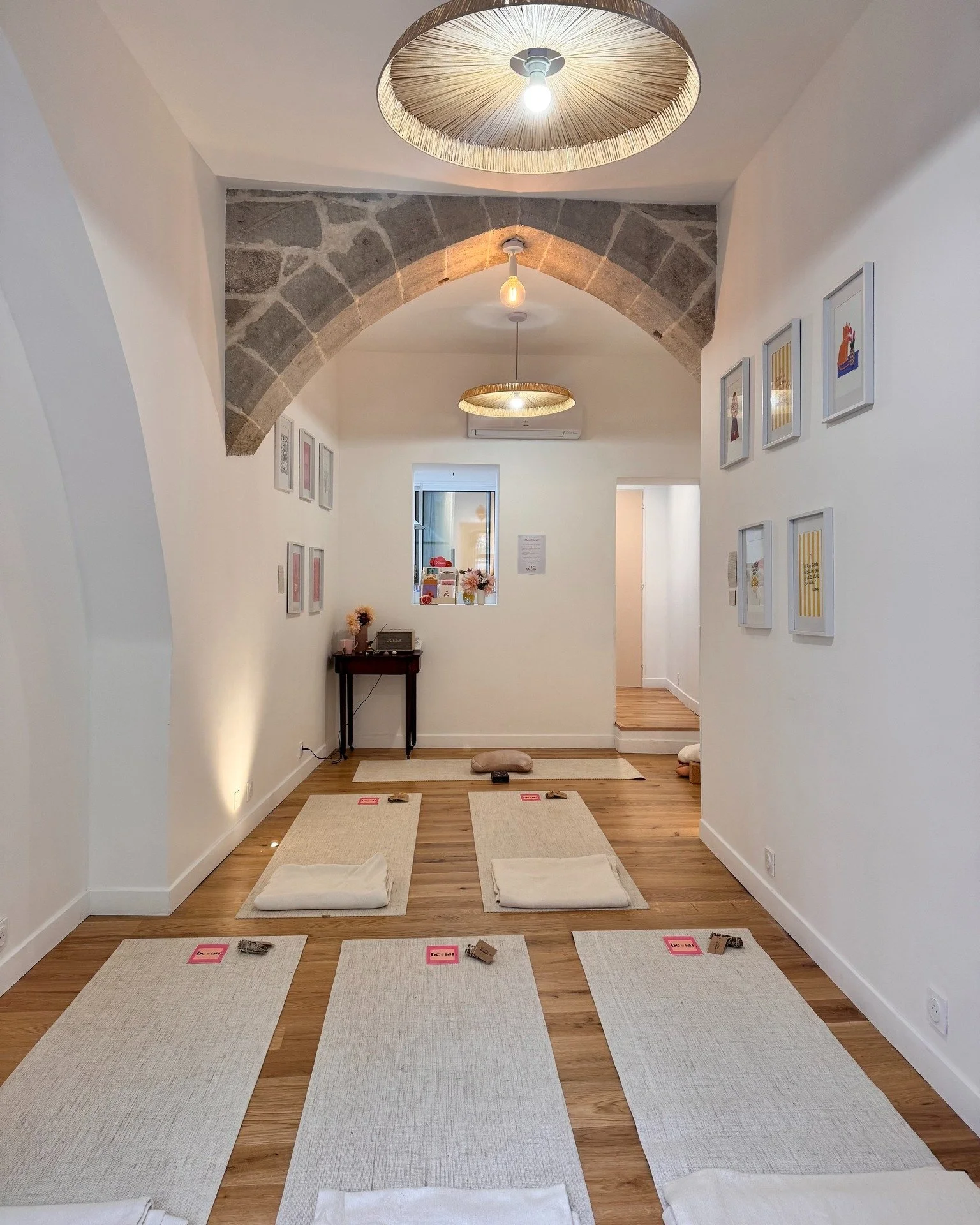 Un dimanche pour accueillir l&rsquo;ann&eacute;e &agrave; venir 🌕
Le 7 d&eacute;cembre &agrave; 9h30, @stephanie.allerme revient &agrave; Maison Mira pour un moment unique, profond et vibrant :
- Yoga de l&rsquo;&eacute;nergie (sa sp&eacute;cialit&e