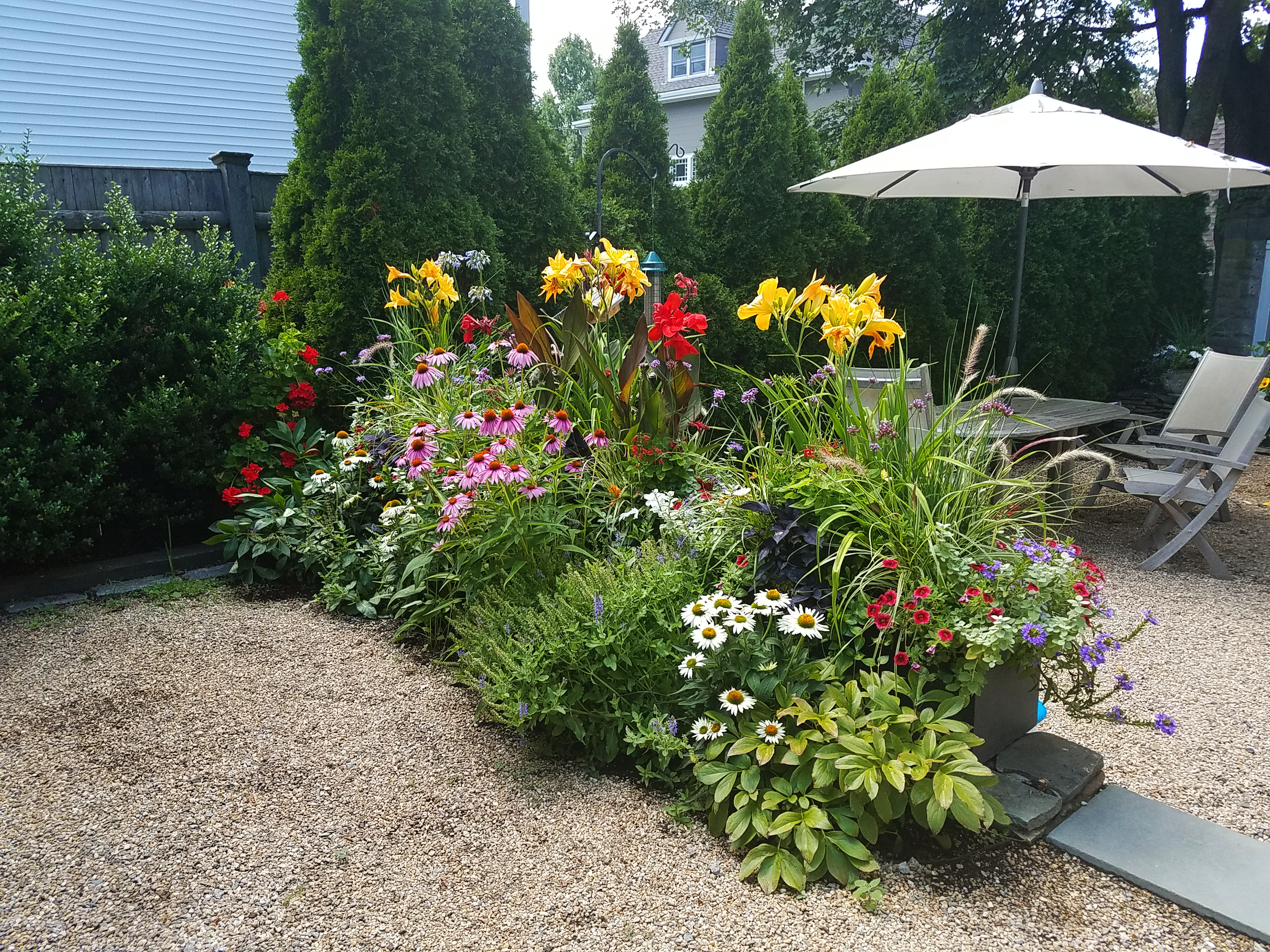 Integrated horizontal containers provide a natural privacy screen between the parking and seating areas.