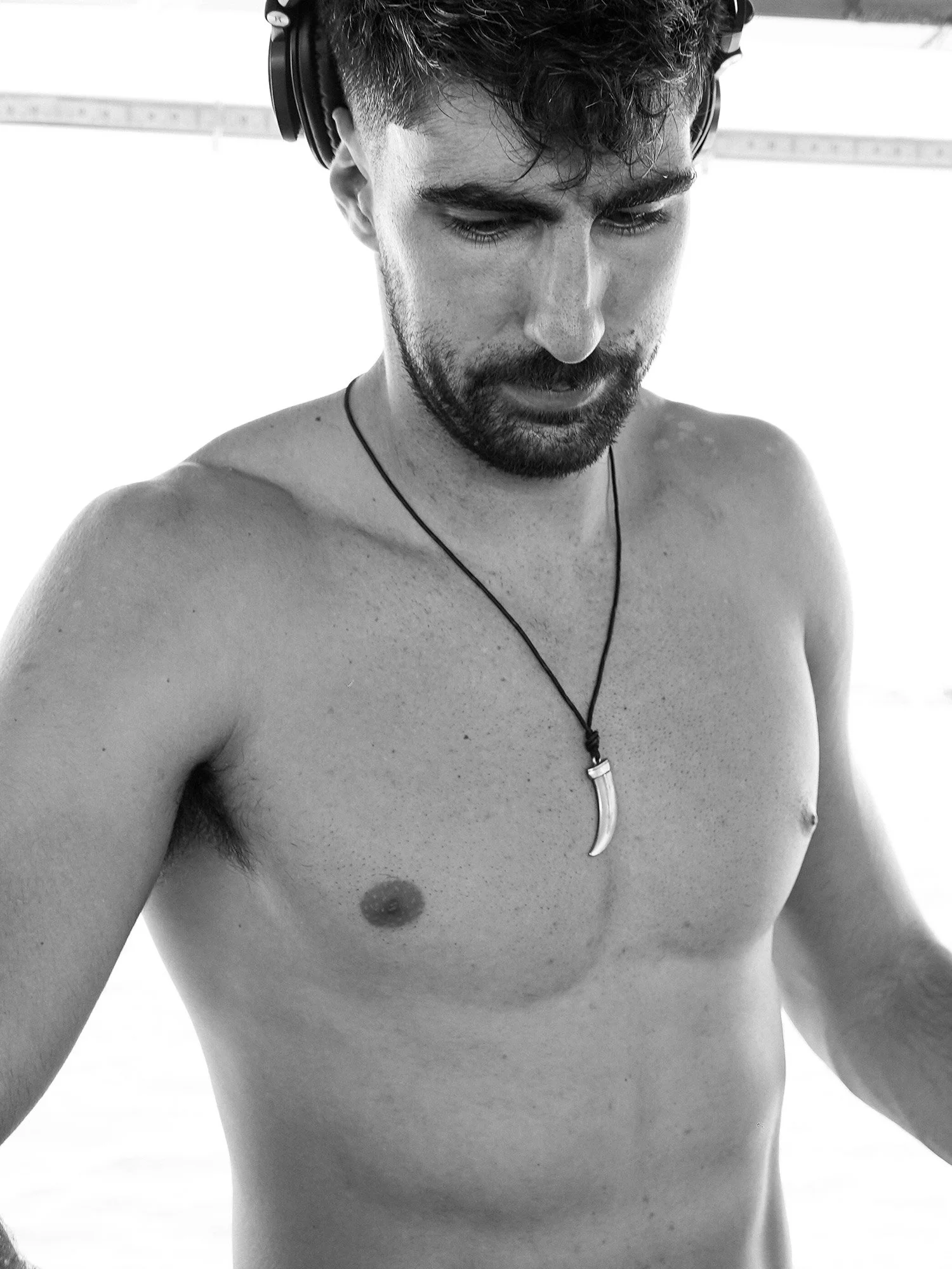 Shop_Necklaces_SilverHorn_1.jpg
