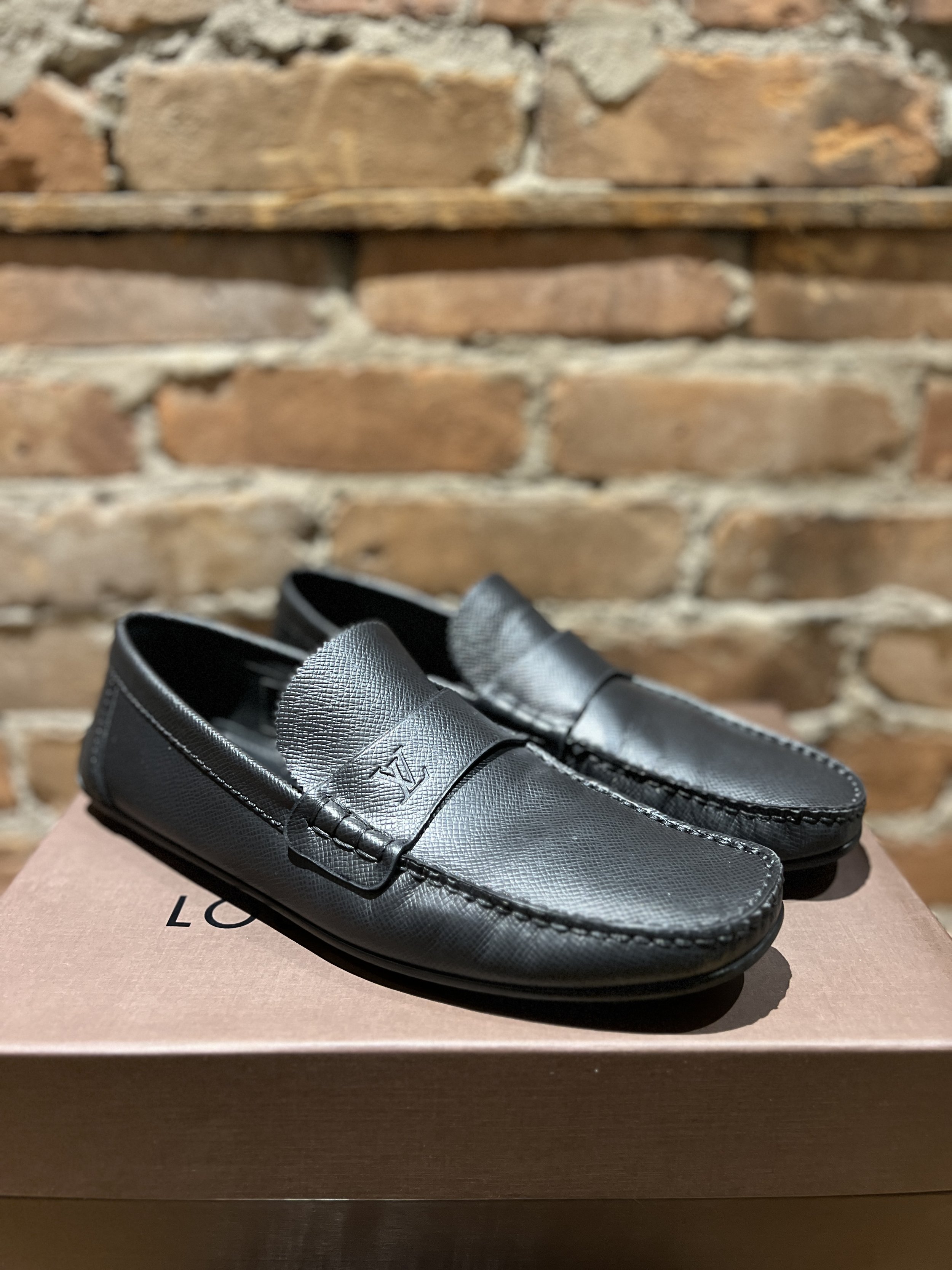 LOUIS VUITTON Monte Carlo Black Taiga Leather Driving Moccasins - Size LV 7 (US 8)