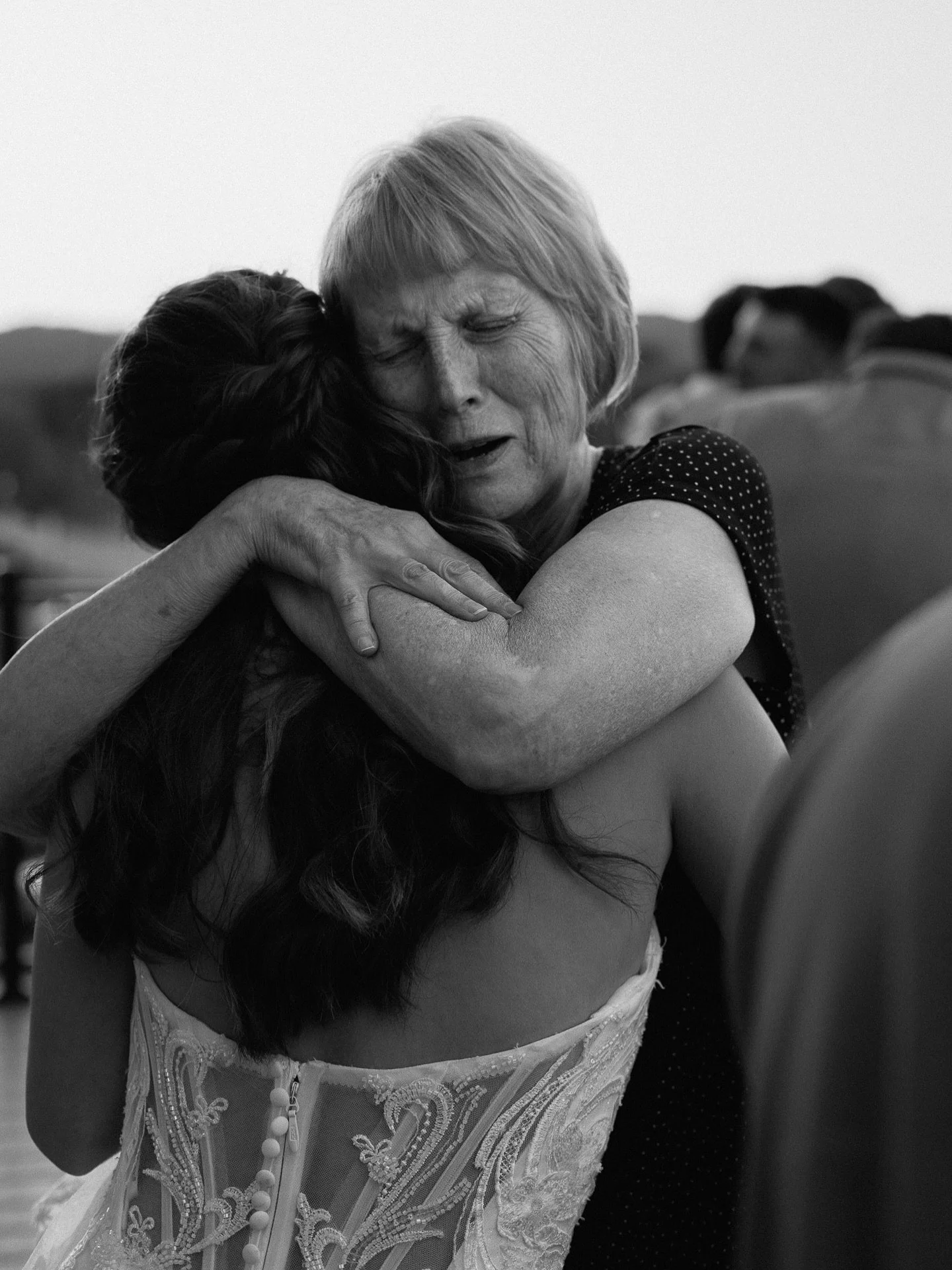 the little moments, the people you love most, the love that brought you here &mdash; these are the moments i&rsquo;m so grateful to capture 🤍

second shot for @biancamphotography and @hailsmariephotography 

&bull;
&bull;
&bull;
&bull;
&bull;
Wiscon