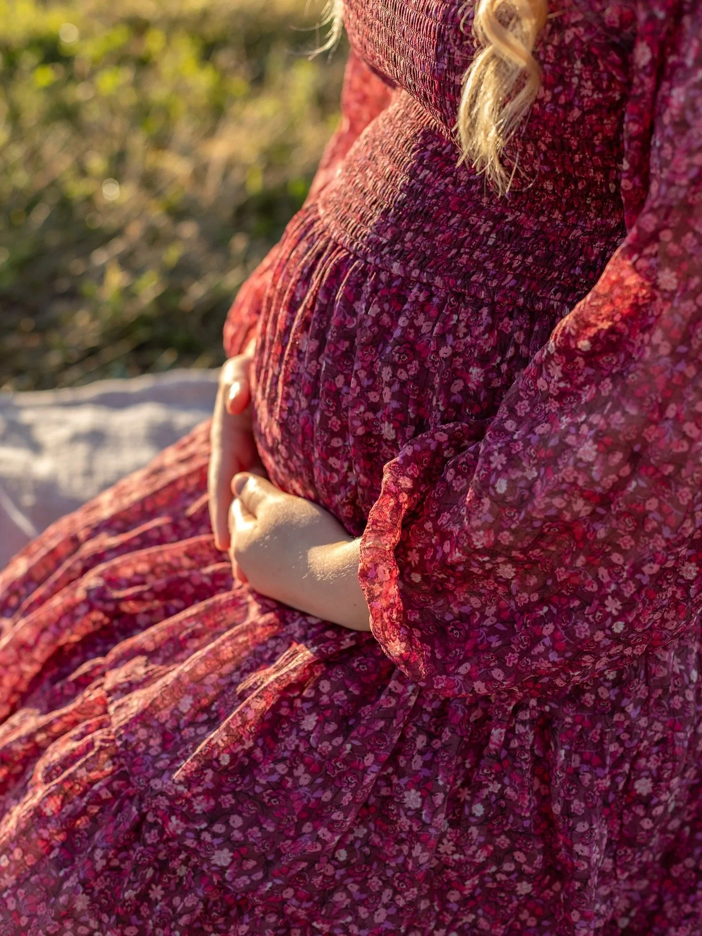 the sweetest little bump and the most beautiful mama-to-be!

so much love already for this little one! feeling so honored to capture these precious seasons! 🥹🕊️

&bull;
&bull;
&bull;
&bull;
&bull;

Wisconsin Couples Photographer | Wisconsin Family 
