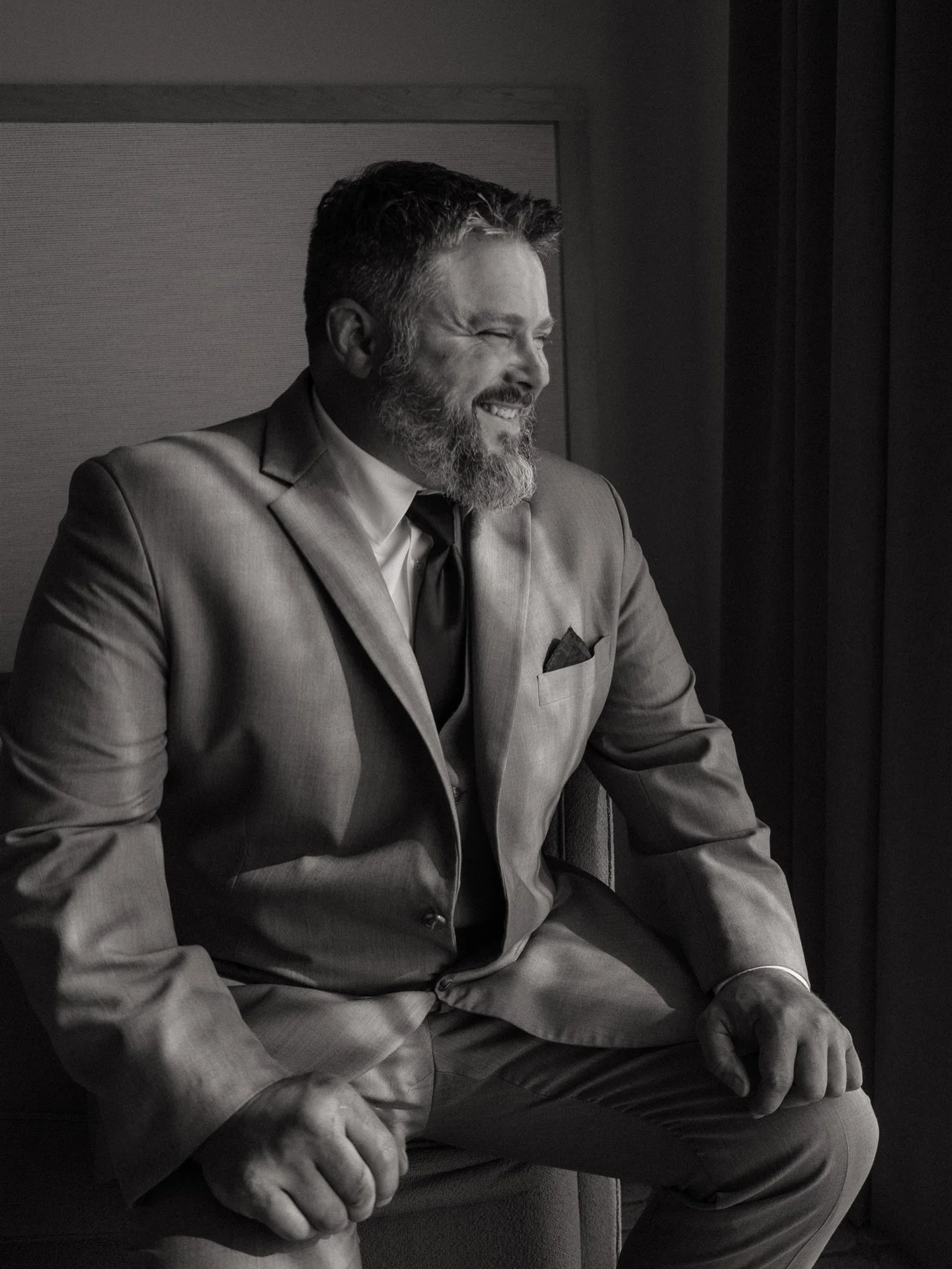 happy december! 🎄✨

stepping into this month with a full heart, so much gratitude, and lots to share!

photo taken while second shooting for the lovely @sonjaburtonphoto 

&bull;
&bull;
&bull;
&bull;
&bull;
Wisconsin Wedding Photographer | Madison W